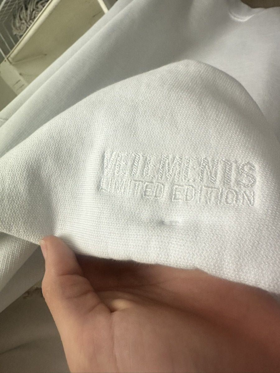 Vetements vetements brand new w tag backwards logo hoodie Size US S / EU 44-46 / 1 - 2 Thumbnail