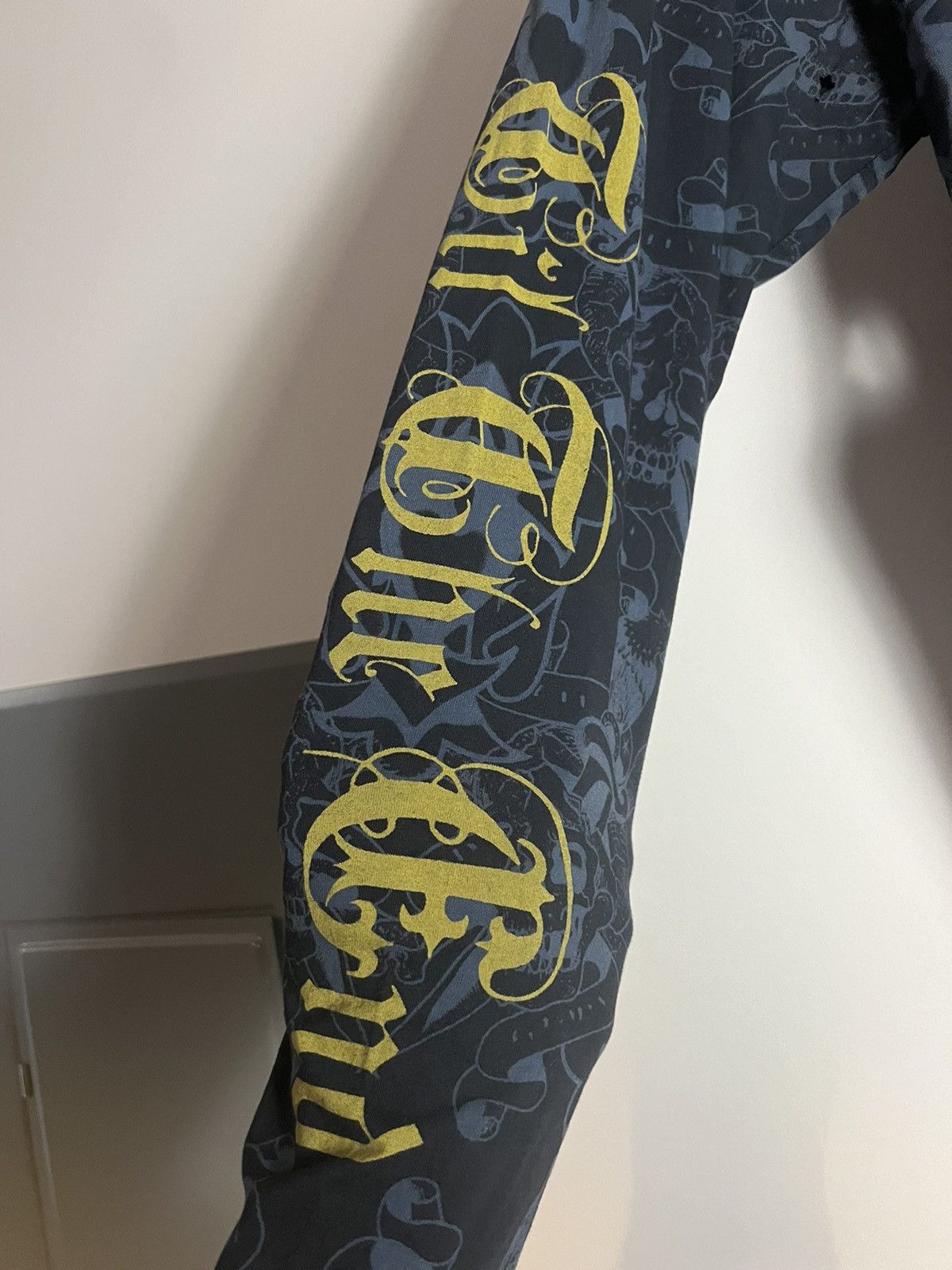 Christian Audigier × Ed Hardy Vintage 🔥RARE🔥 Ed Hardy thrashed longlseeve Size US L / EU 52-54 / 3 - 8 Thumbnail
