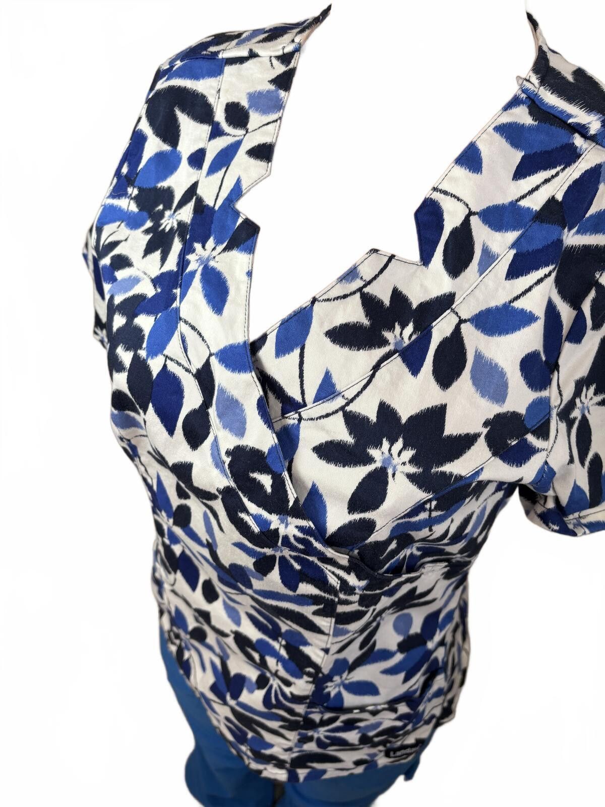 Other Landau Kathy Peterson Scrub Set Top Blue Floral S/M Med Size 30" / US 8 / IT 44 - 3 Thumbnail