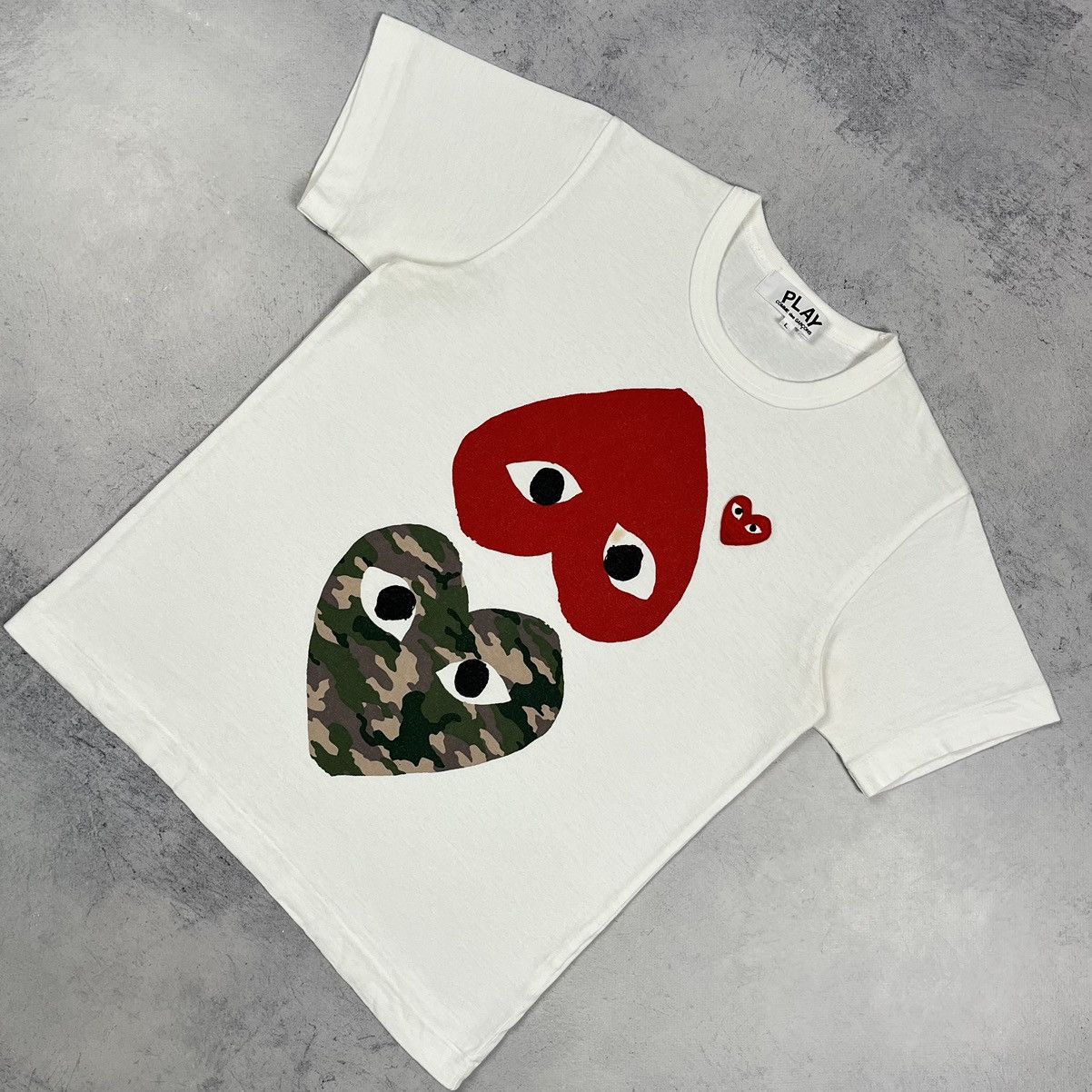 Comme des Garcons Ladies Comme Des Garçons Double Heart big logo T shirt Size L / US 10 / IT 46 - 1 Thumbnail