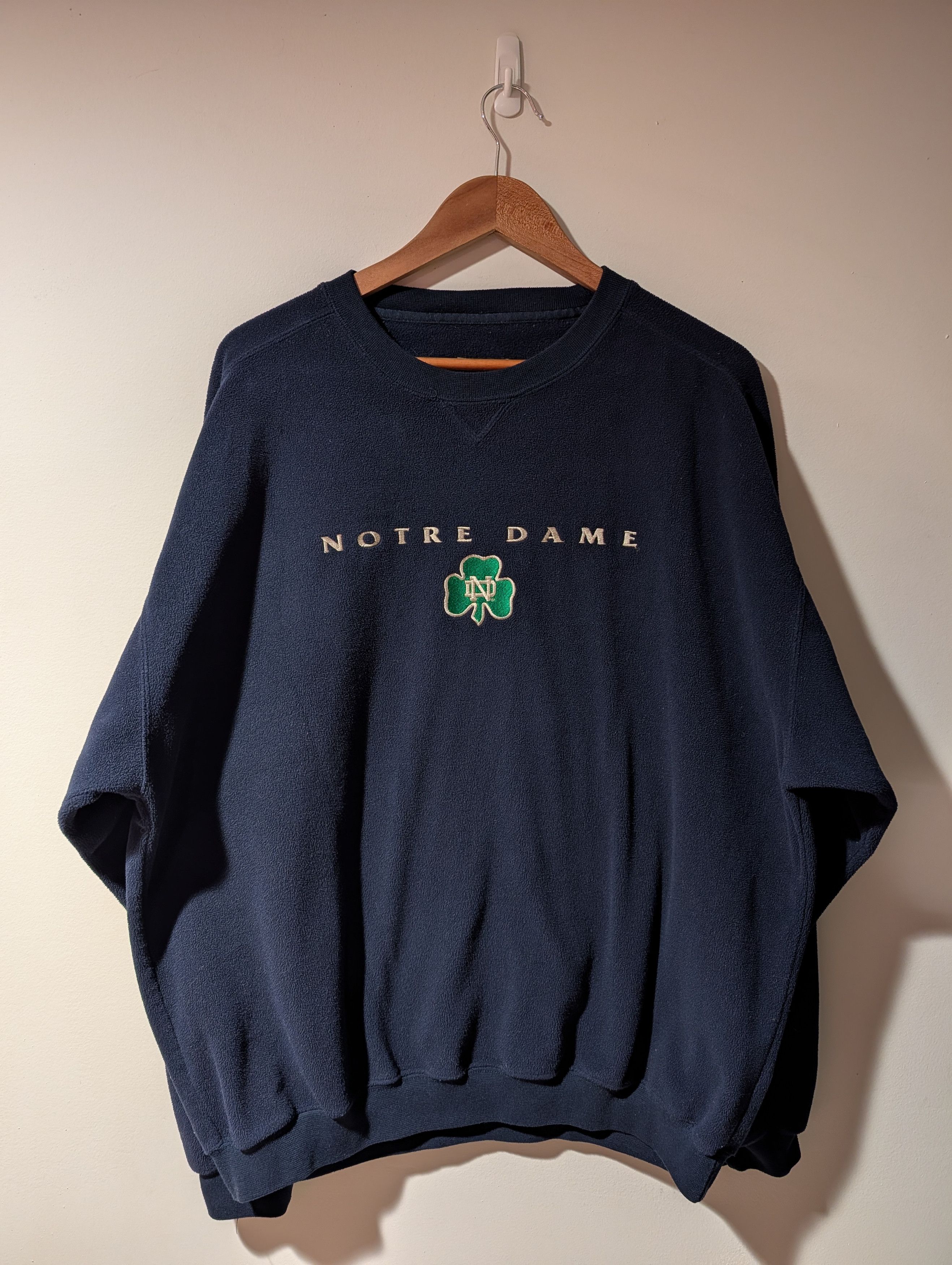 NCAA Vintage 90s Notre Dame Fighting Irish Clover Sweatshirt Size US XL / EU 56 / 4 - 1 Thumbnail