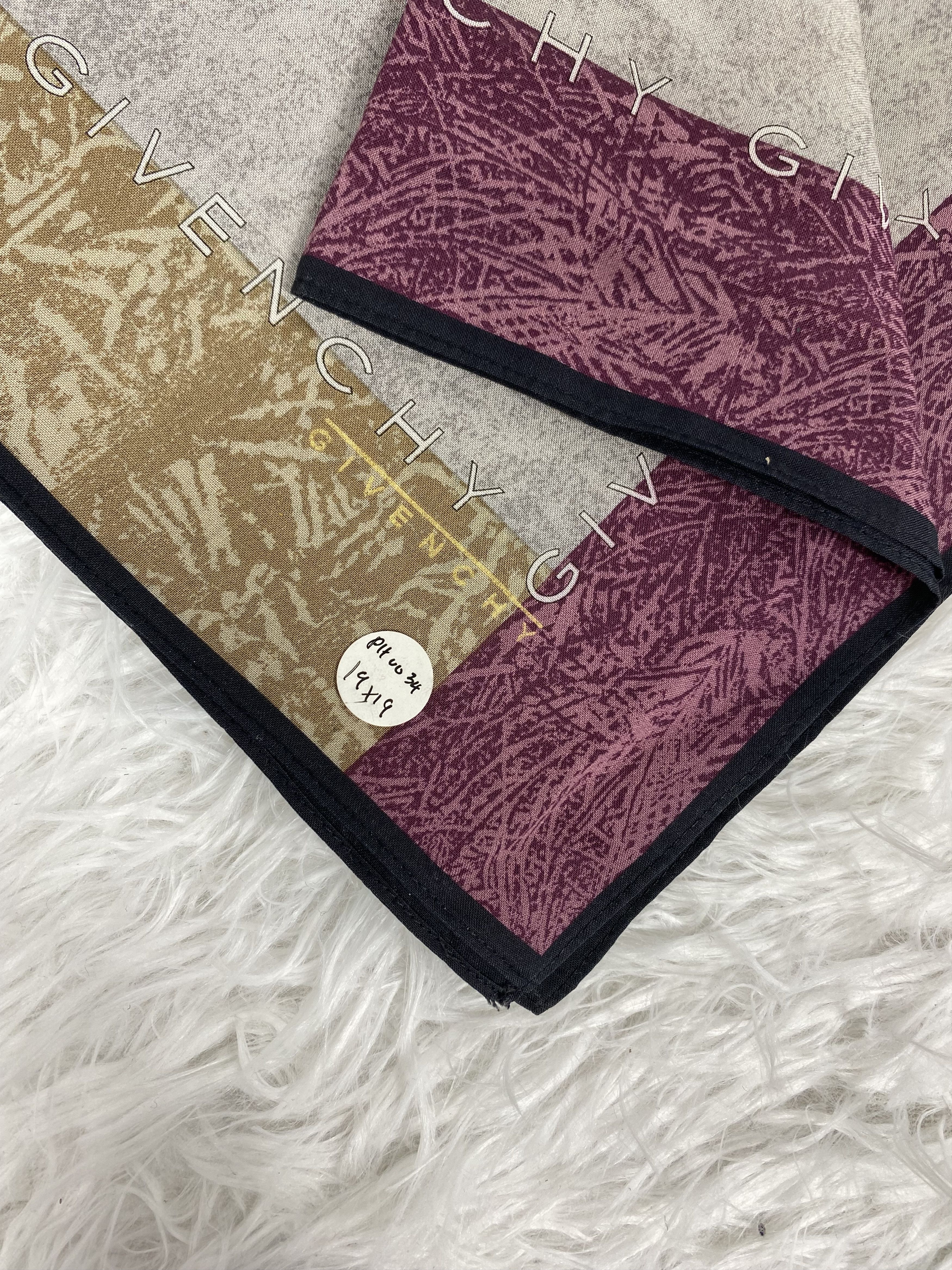 Givenchy × Vintage Vintage Givenchy Handkerchief PH0034 Size ONE SIZE - 2 Thumbnail
