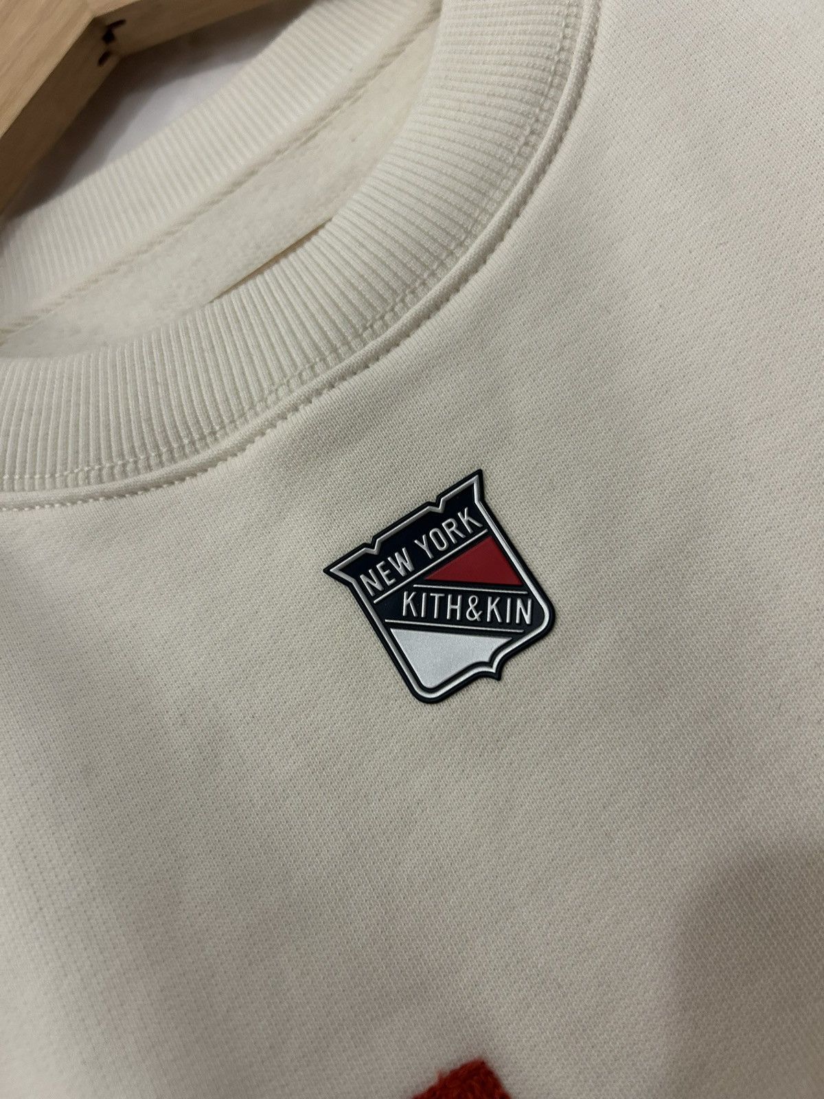 Kith × NHL Kith for the New York Rangers Skewed Nelson Crewneck Size US L / EU 52-54 / 3 - 3 Thumbnail