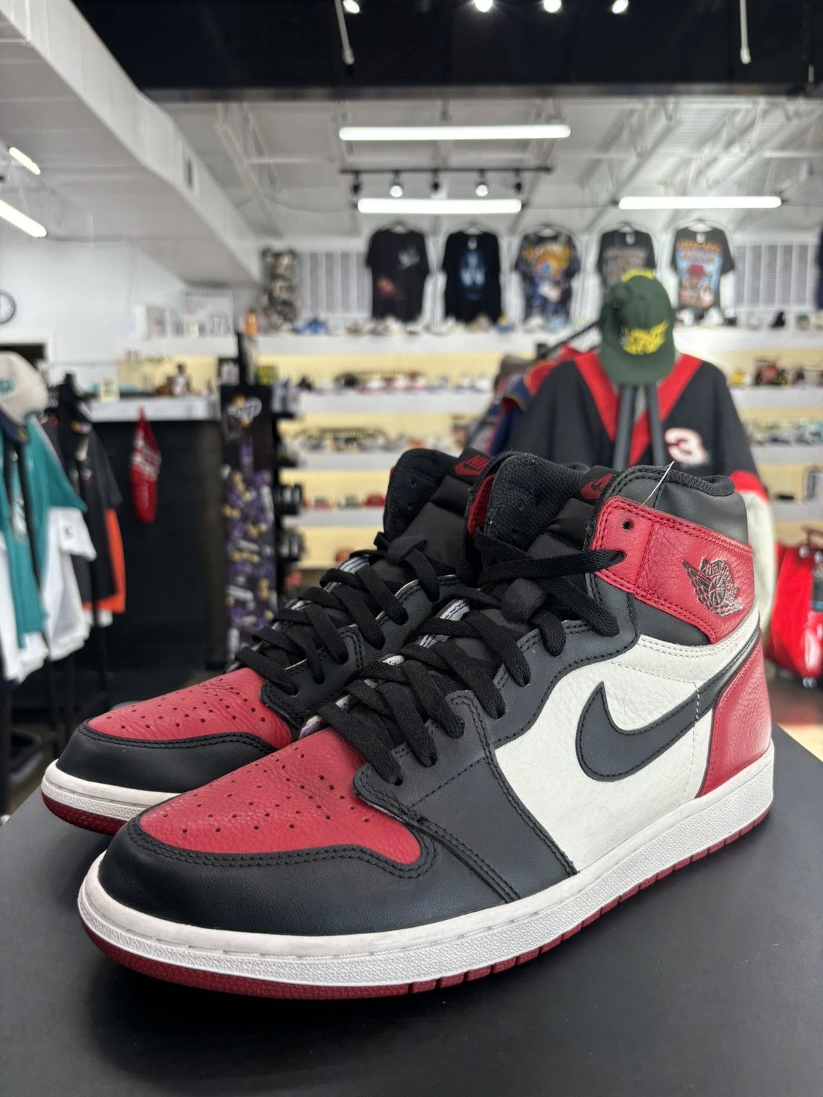 Jordan Brand × Nike Air Jordan 1 Retro Bred Toe Sz. 12 Size US 12 / EU 45 - 1 Thumbnail