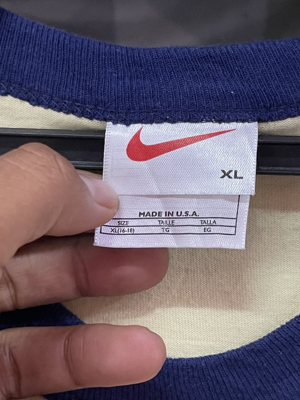 Nike Vintage Nike Very Rare🔥🔥🔥 Size US XL / EU 56 / 4 - 2 Thumbnail