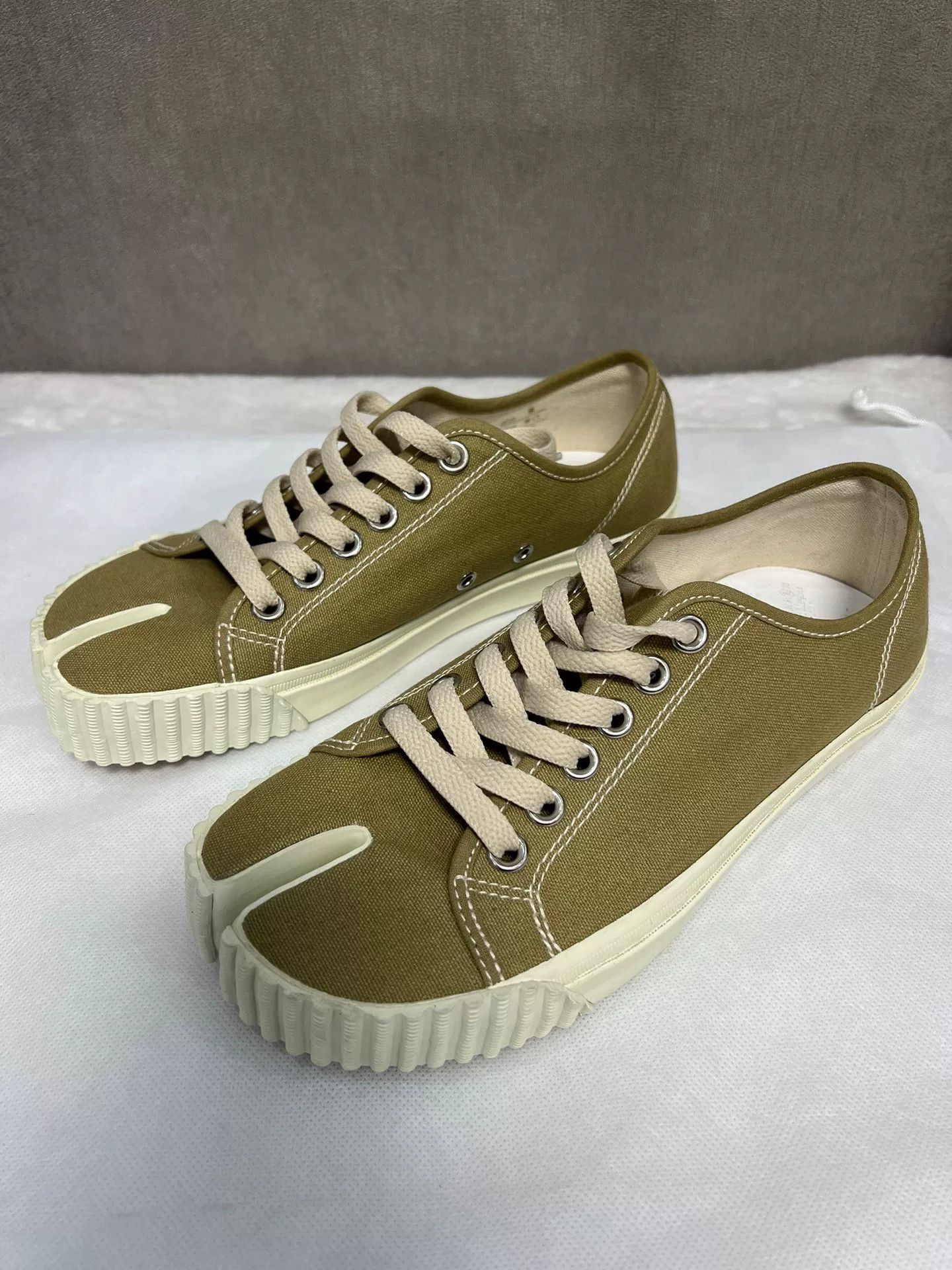 Maison Margiela Maison Margiela Avocado Tabi Shoes 38 Size US 7 / IT 37 - 1 Thumbnail