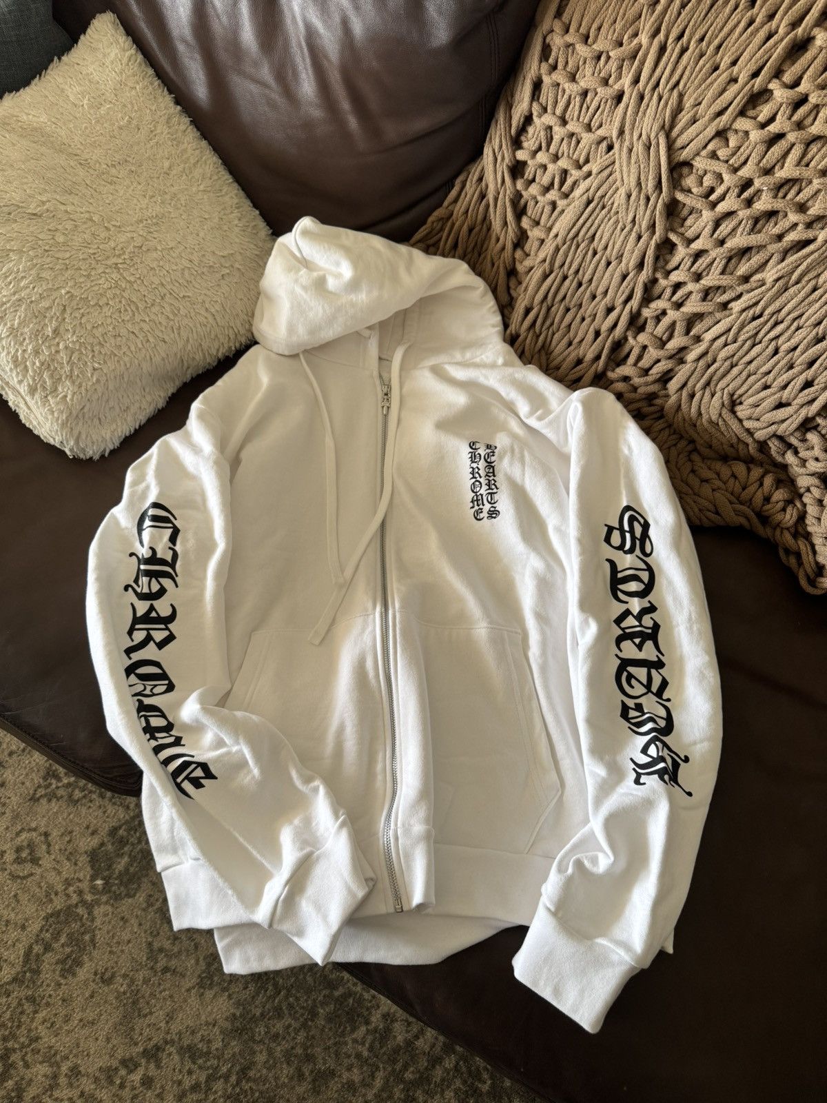 Chrome Hearts Chrome Hearts White Vert Logo Zip Size XL Size US XL / EU 56 / 4 - 1 Thumbnail