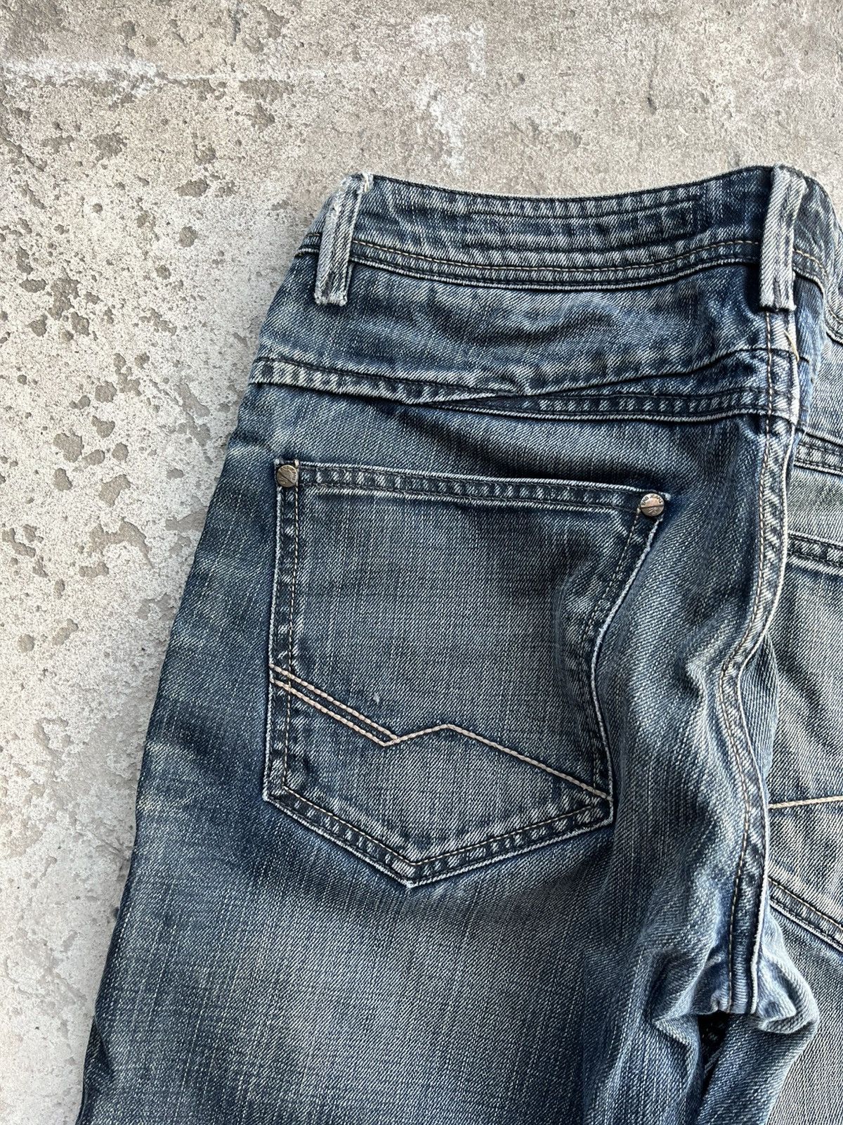 If Six Was Nine × Le Grande Bleu (L.G.B.) × Tornado Mart Japanese Distressed Balenciaga Style Y2K Jeans Faded Denim Size US 32 / EU 48 - 13 Thumbnail