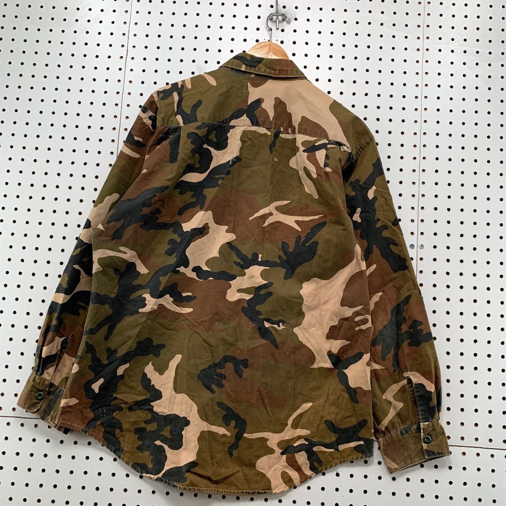 Vintage VINTAGE Winchester Camouflage Button Hunt Shirt Mens M Camouflage Hunt Outdoor Comfort? Size US M / EU 48-50 / 2 - 2 Thumbnail