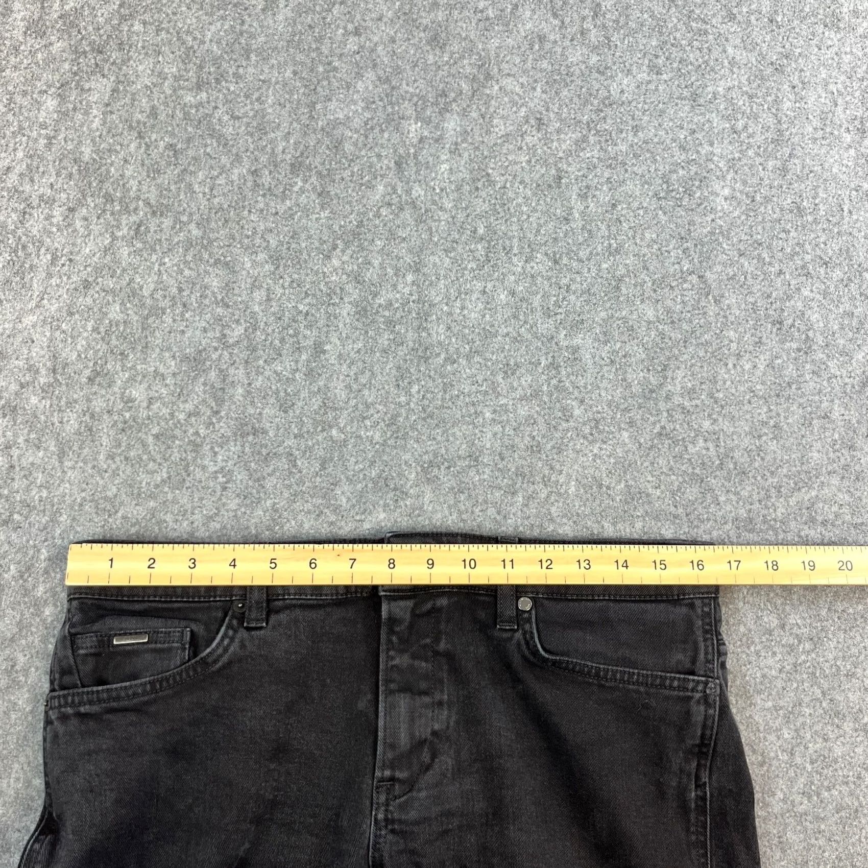 Hugo Boss HUGO BOSS Jeans Slim Regular 34 Dark Wash Black Faded Stretch Delaware Denim 5-Pocket Mens Adults Clothing Size US 34 / EU 50 - 6 Thumbnail