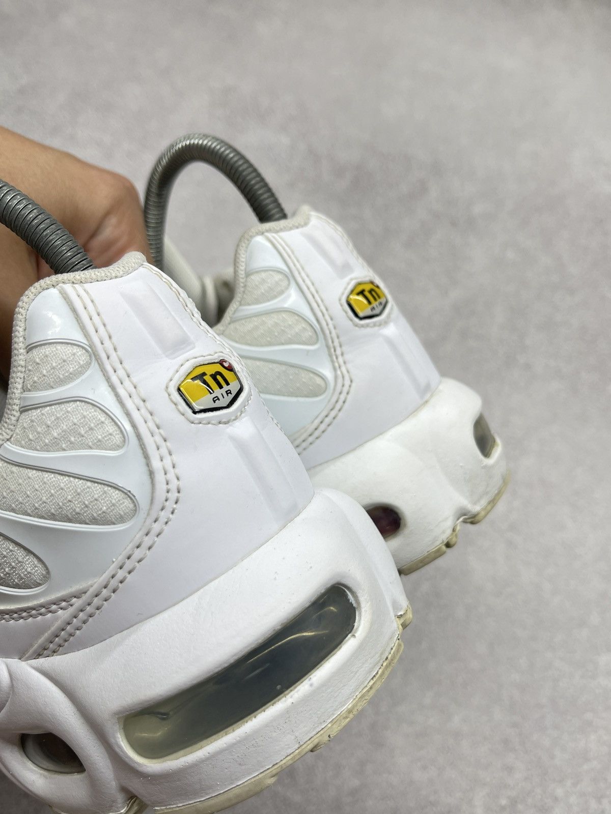 Nike Mens Nike Air Max TN Plus Triple White Sneakers Drill Shox Size US 6.5 / EU 39-40 - 9 Thumbnail