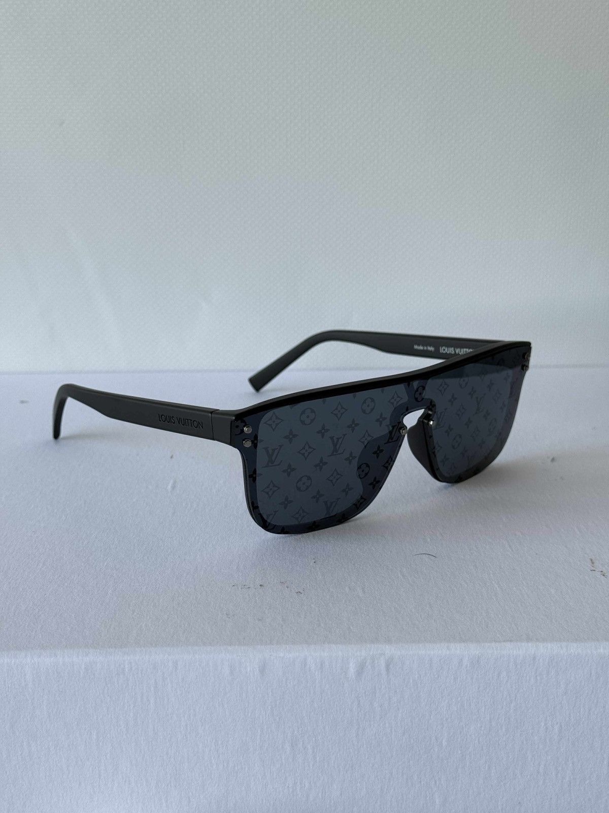 Louis Vuitton Louis Vuitton Waimea Sunglasses NEW Size ONE SIZE - 1 Preview