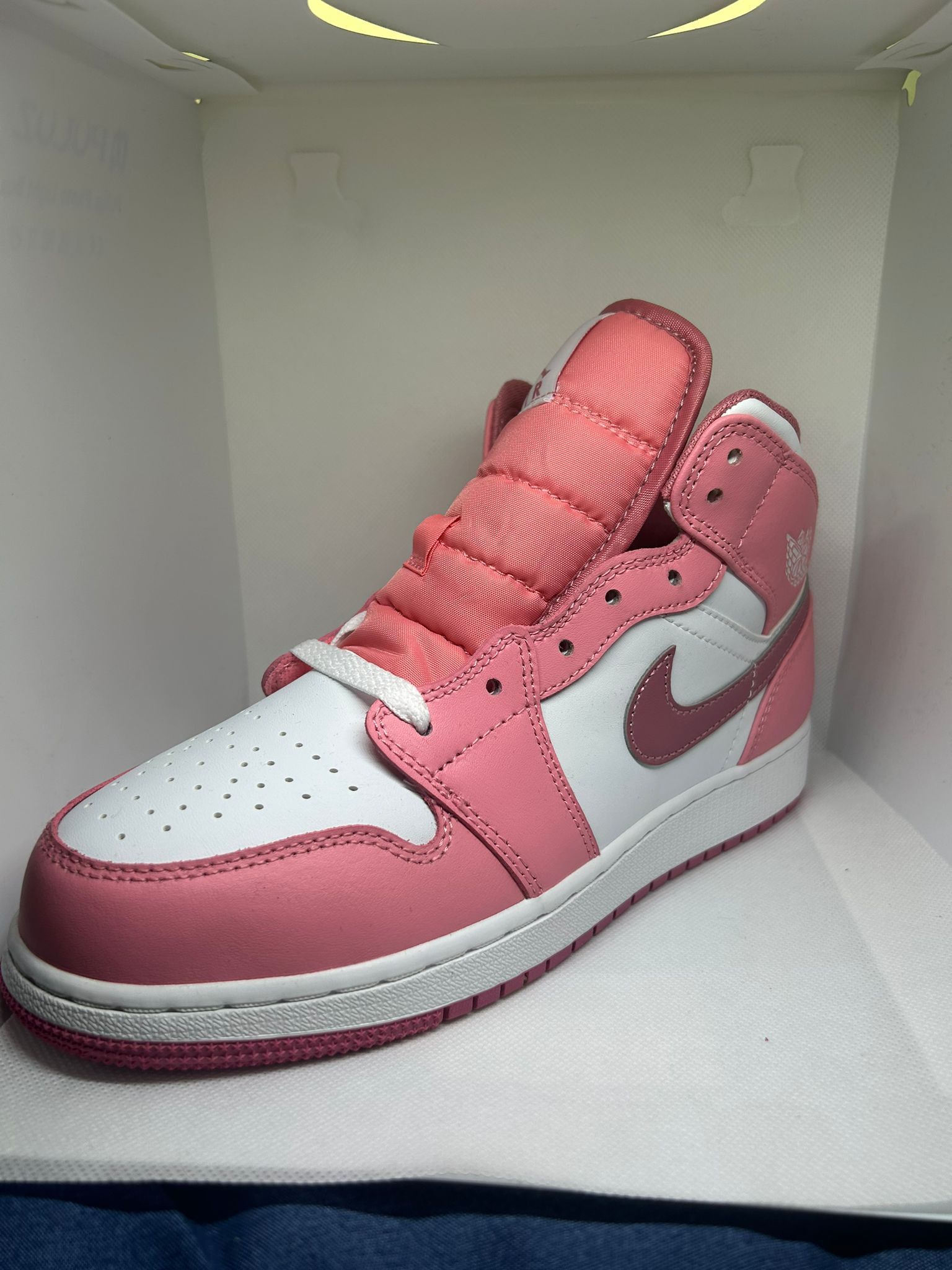 Jordan Brand Nike Air Jordan 1 Mid Valentine's Day 2023 Size US 8.5 / IT 38.5 - 3 Thumbnail