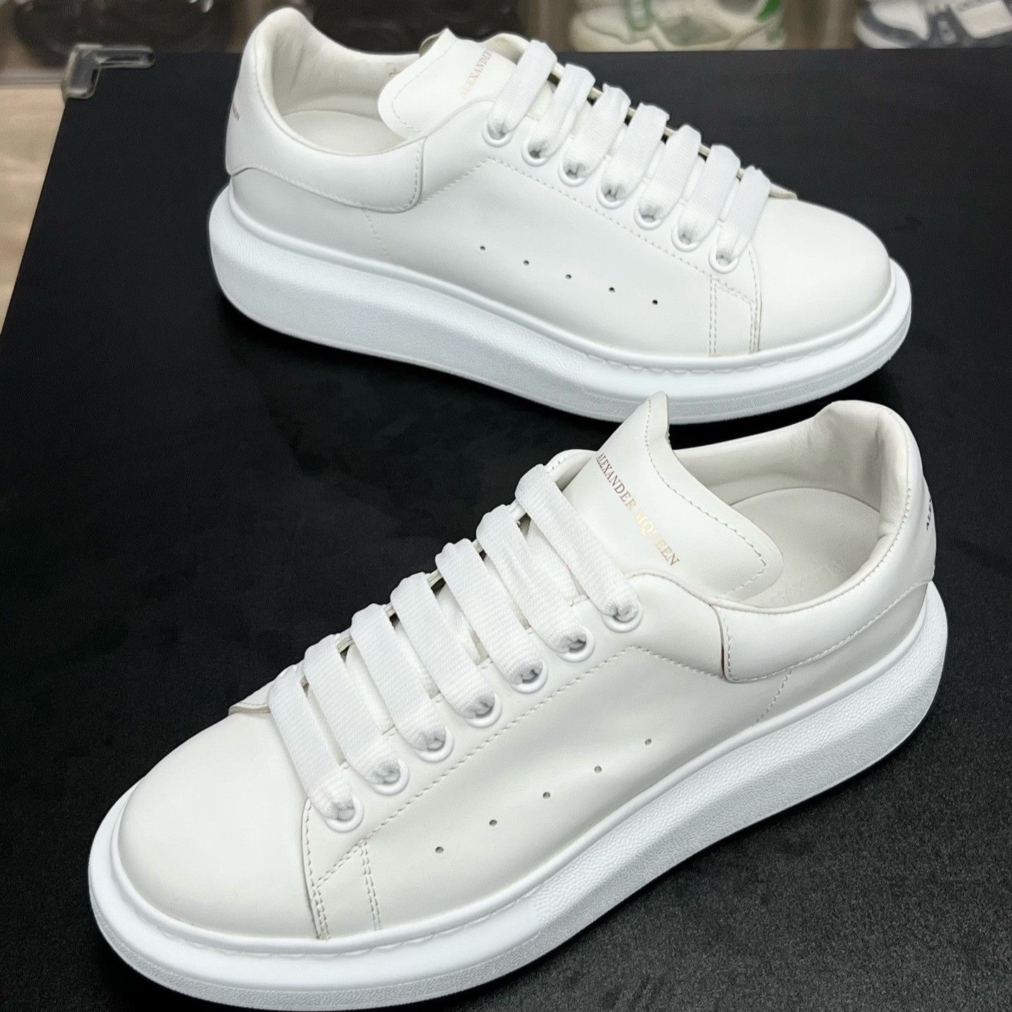 Alexander McQueen Alexander McQueen White Shoes Low Top Size US 6 / EU 39 - 1 Thumbnail
