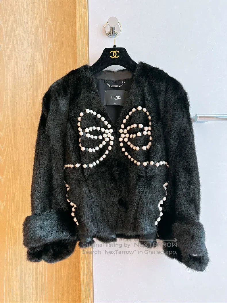 Fendi Fendi Pearl Bow Black Mink Fur Coat, Cloak Size XS / US 0-2 / IT 36-38 - 1 Thumbnail