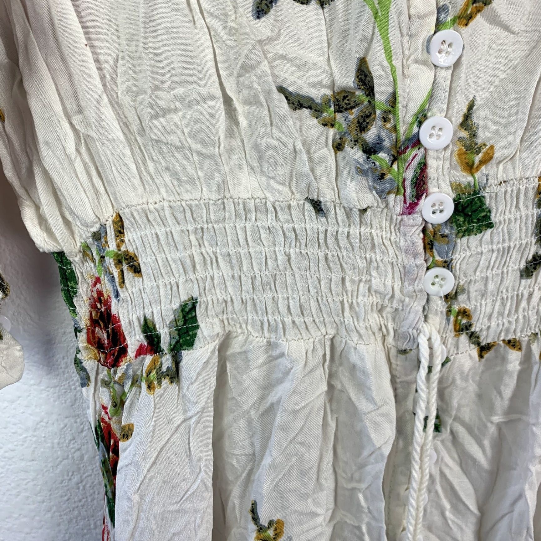 Vintage VINTAGE Boho Floral Midi Dress Women's White Red Green Smocked Waist Button Front Tassels Size S / US 4 / IT 40 - 5 Thumbnail