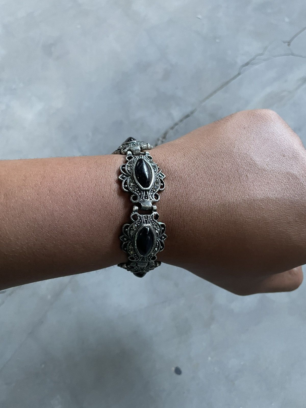 Jewelry Vintage Art Deco Gothic Onyx Style Bracelet Silver Tone Vtg Size ONE SIZE - 7 Thumbnail
