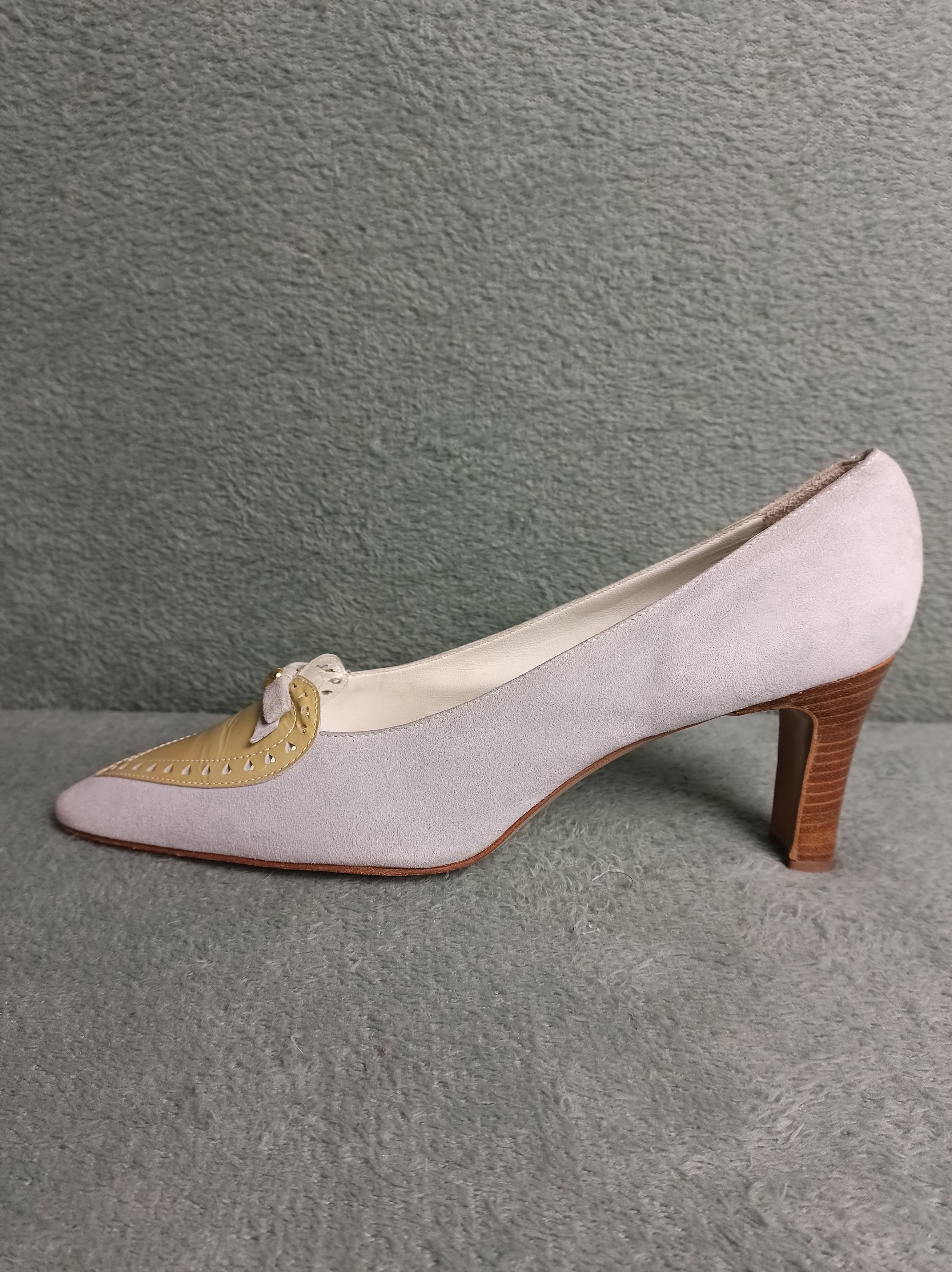 Moschino Moschino Suede Leather Grey Logo Heart Heel Pumps EU 39.5 Size US 9.5 / IT 39.5 - 11 Thumbnail