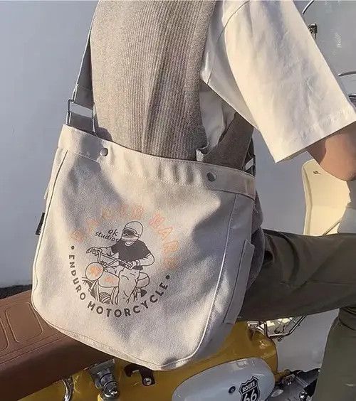 Japanese Brand 90s retro cartoon graphic canvas shoulder bag crossbody Size ONE SIZE - 3 Thumbnail
