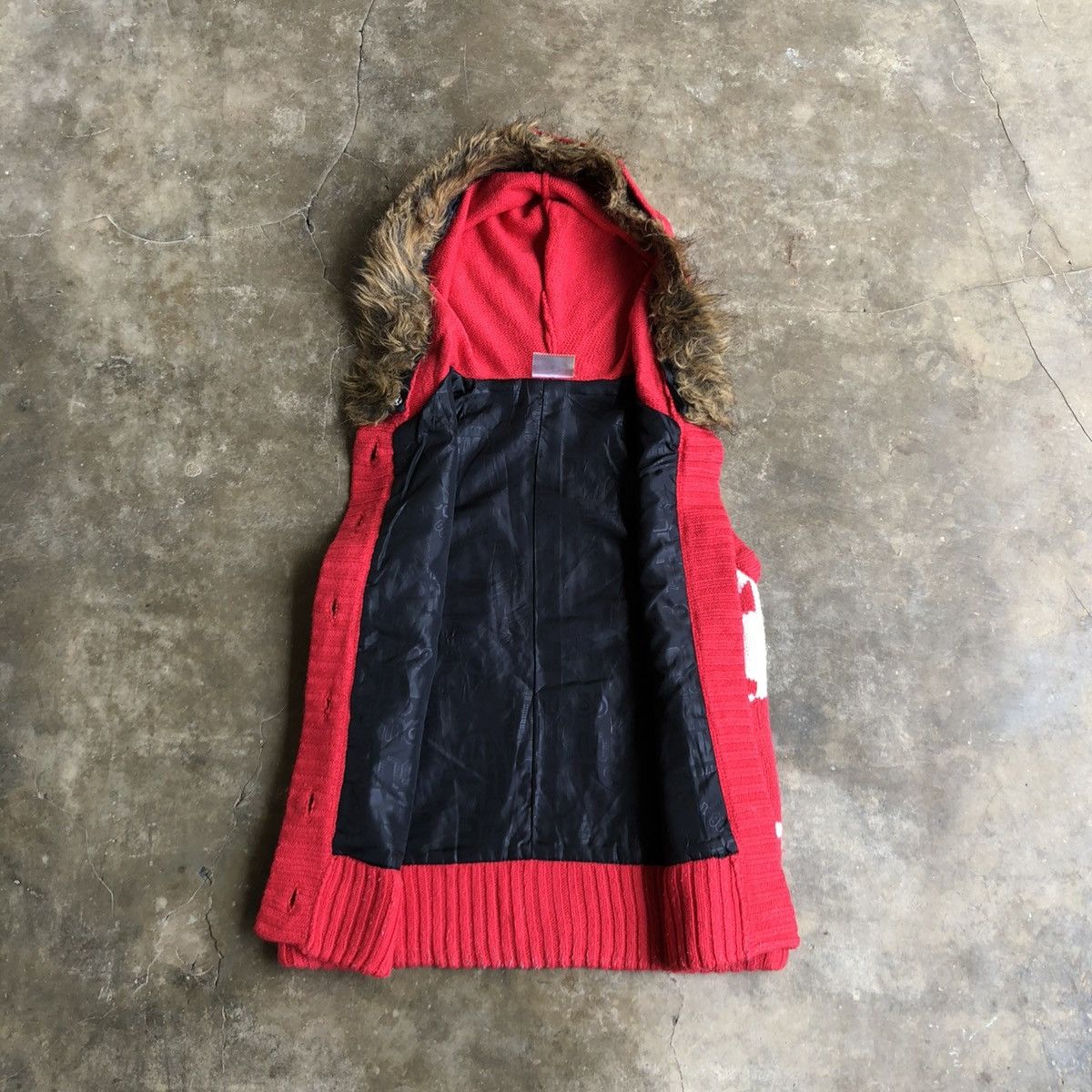 Japanese Brand 2000s Coelu Knit Deer Motif Fur Vest Red Ifsix Lgb Style Size US S / EU 44-46 / 1 - 9 Thumbnail