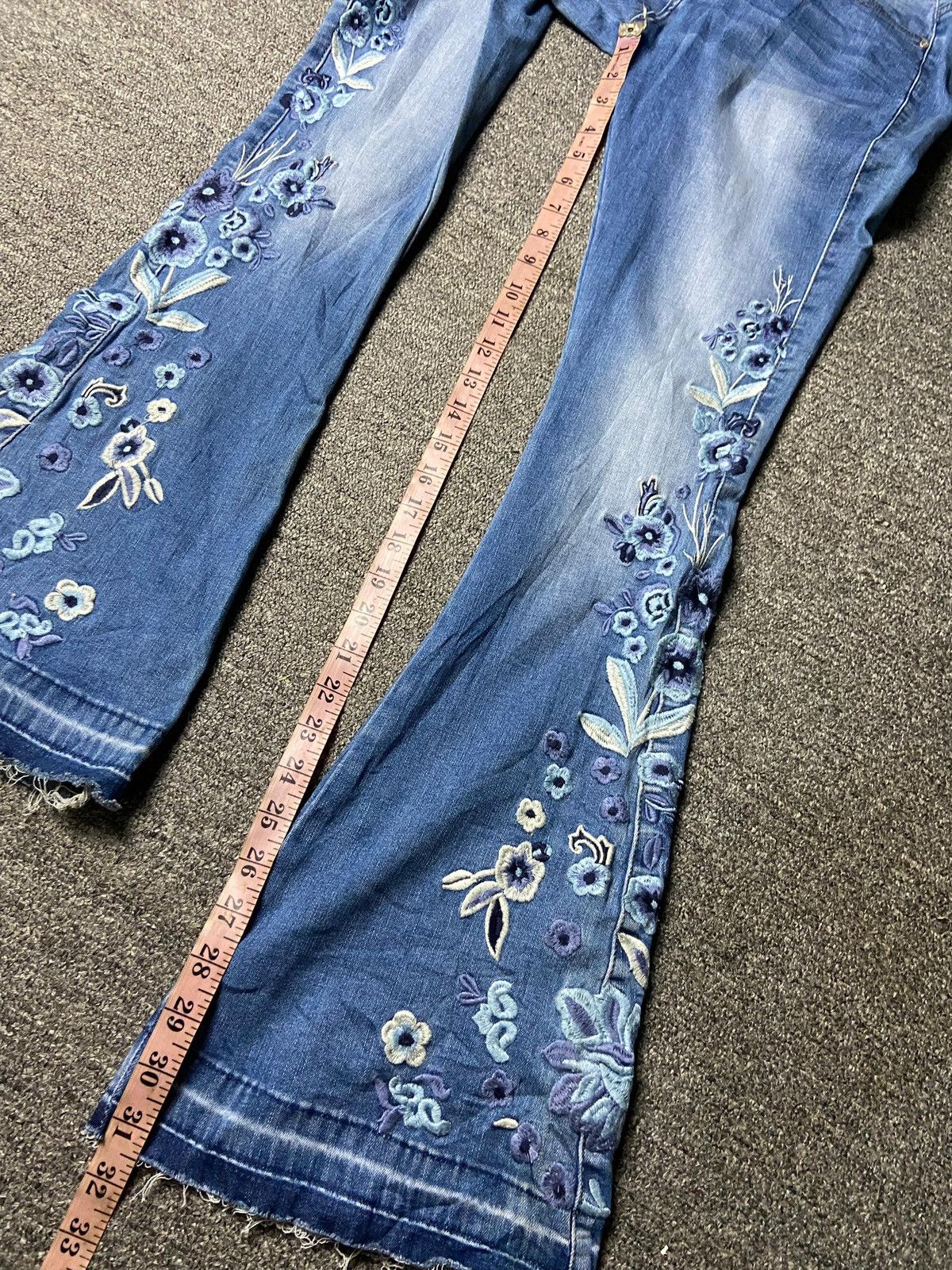Japanese Brand FASHION Japanese Brand Embroidered Bootcut Jeans (162) Size 26" / US 2 / IT 38 - 7 Thumbnail