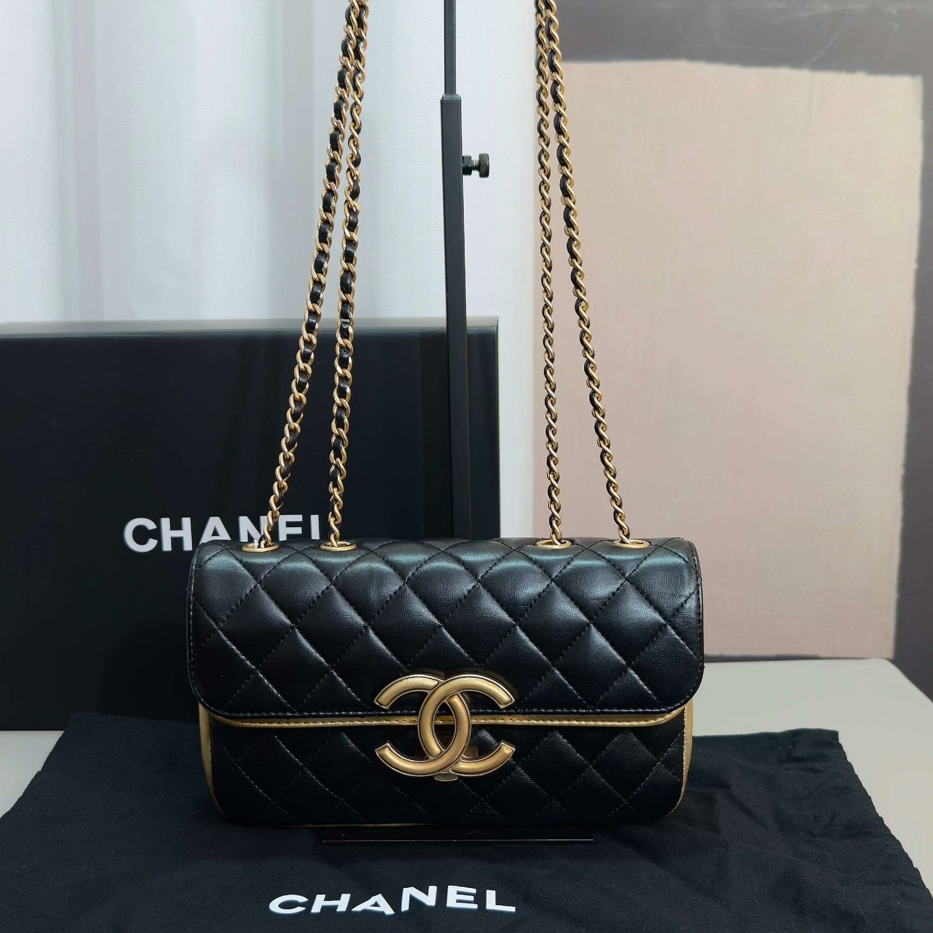 Chanel Pre-loved Bag Very good condition Size ONE SIZE - 1 Thumbnail
