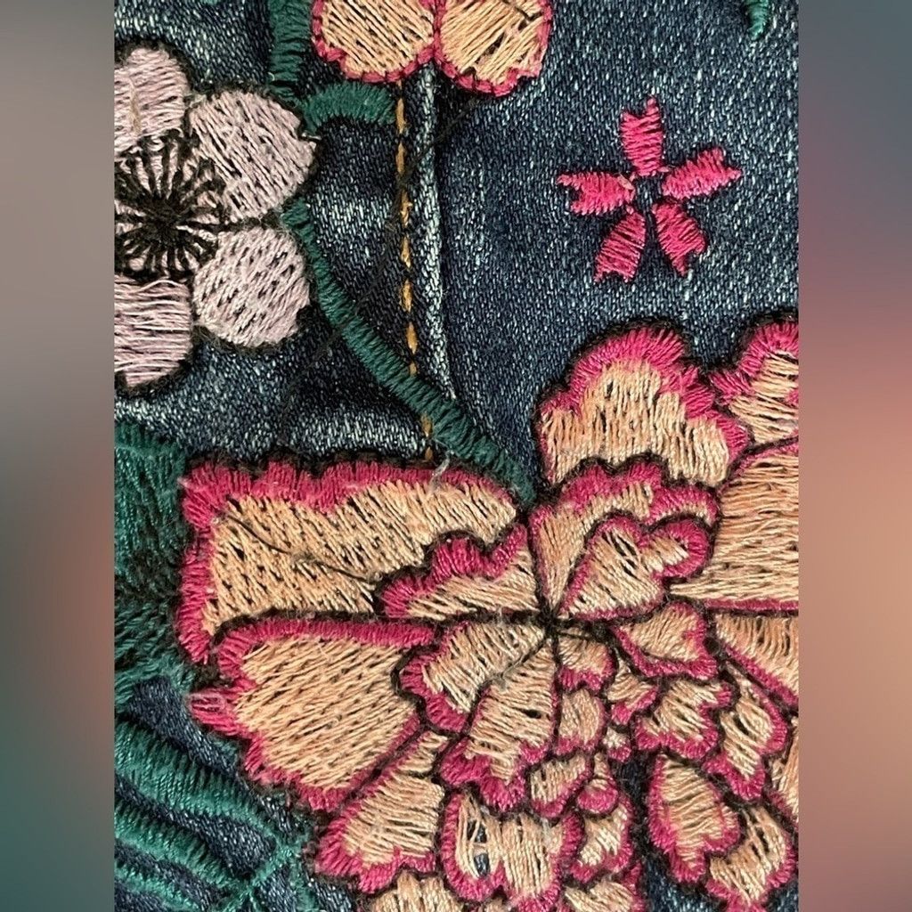 Aeropostale AEROPOSTALE Floral Embroidered Jeans Women’s Size 0. Size 25" / US 0 / IT 36 - 12 Thumbnail