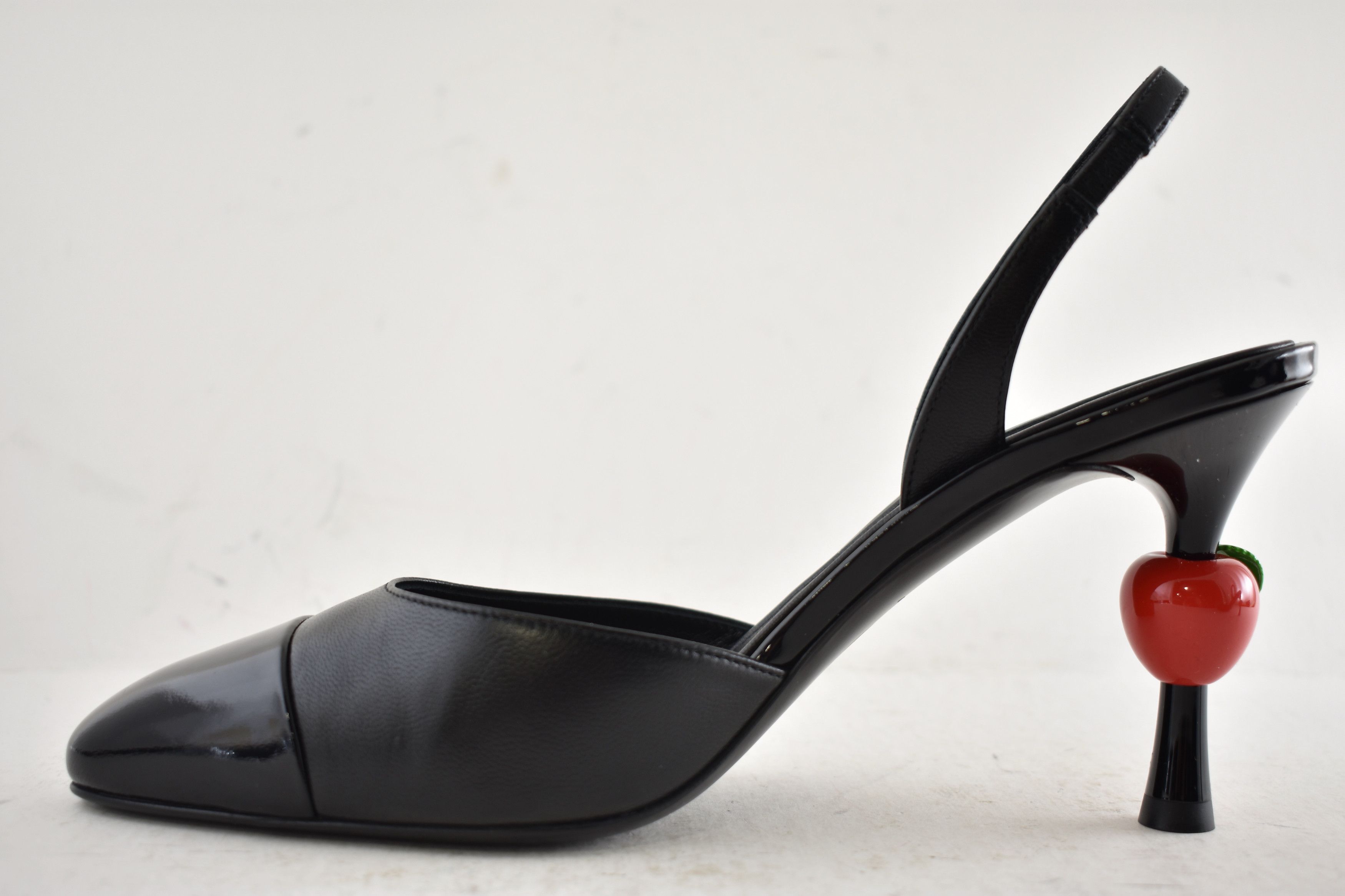 Chanel 26A Blazy Red Apple Sling CC Logo Slingback Heel Pump 39 Size US 9 / IT 39 - 12 Thumbnail