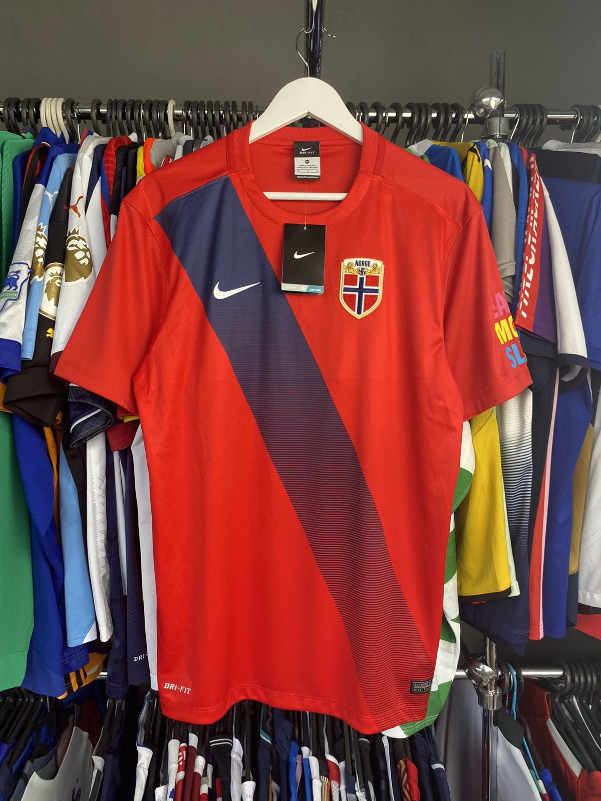 Nike 2015/16 NIKE NORWAY HOME SOCCER FOOTBALL JERSEY SHIRT Size US M / EU 48-50 / 2 - 1 Thumbnail