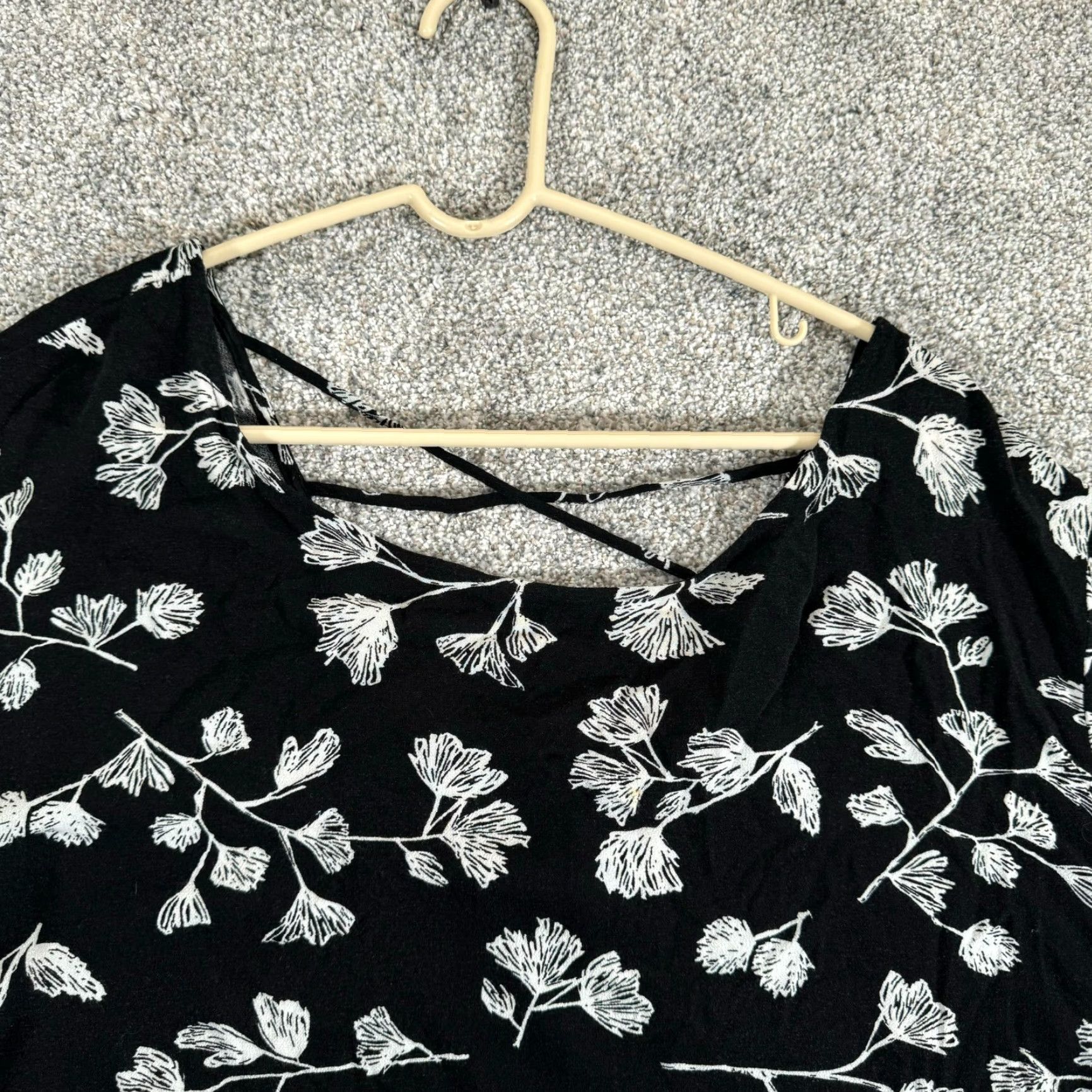 Vintage Ava & Viv Top Womens 4X Plus Black Whimsigoth Flowy Floral Crisscross Boho Bell Sleeve Size XXL / US 16-18 / IT 52-54 - 3 Thumbnail