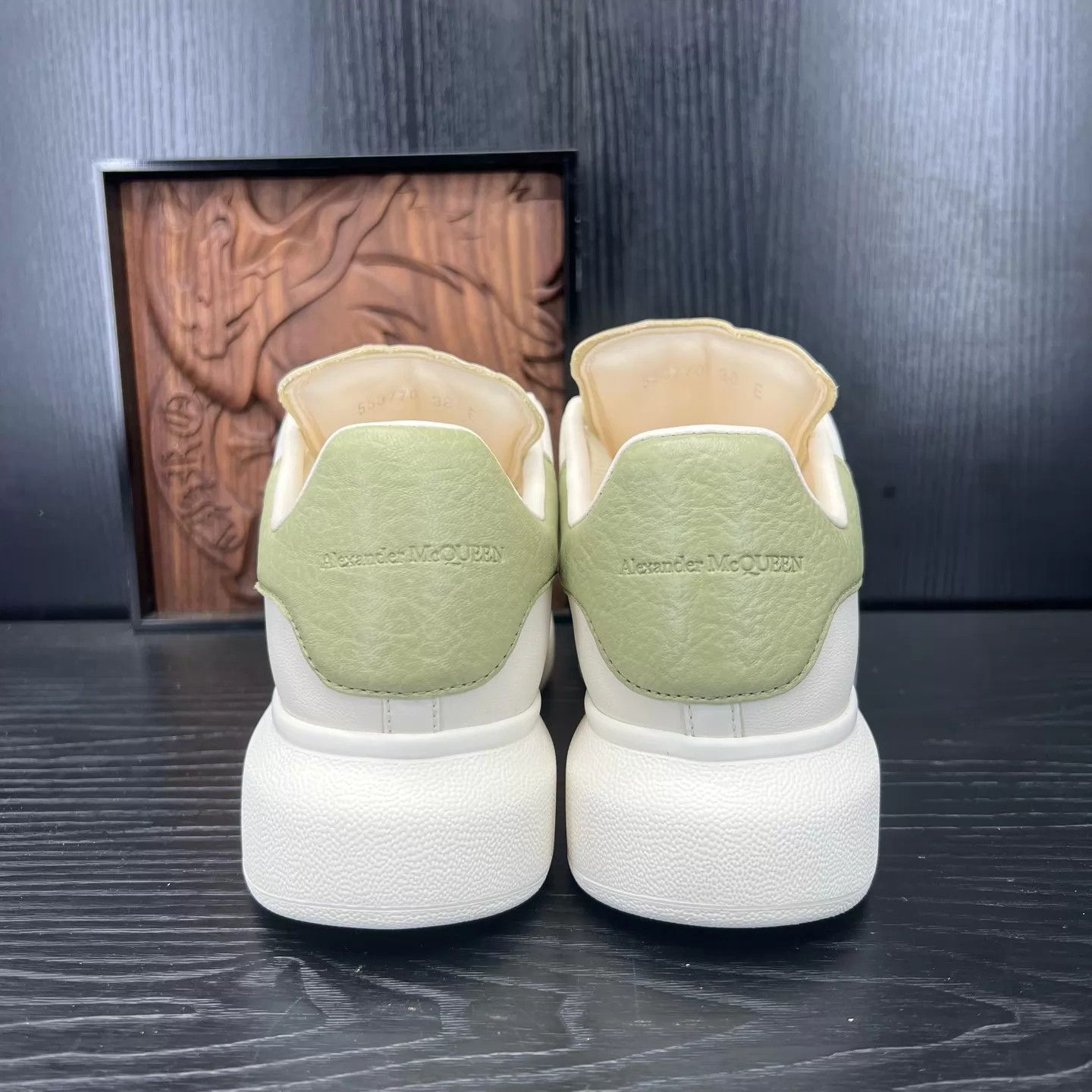 Alexander McQueen Alexander McQueen Green Tail Sneaker 38 Women's Size US 7.5 / IT 37.5 - 6 Thumbnail