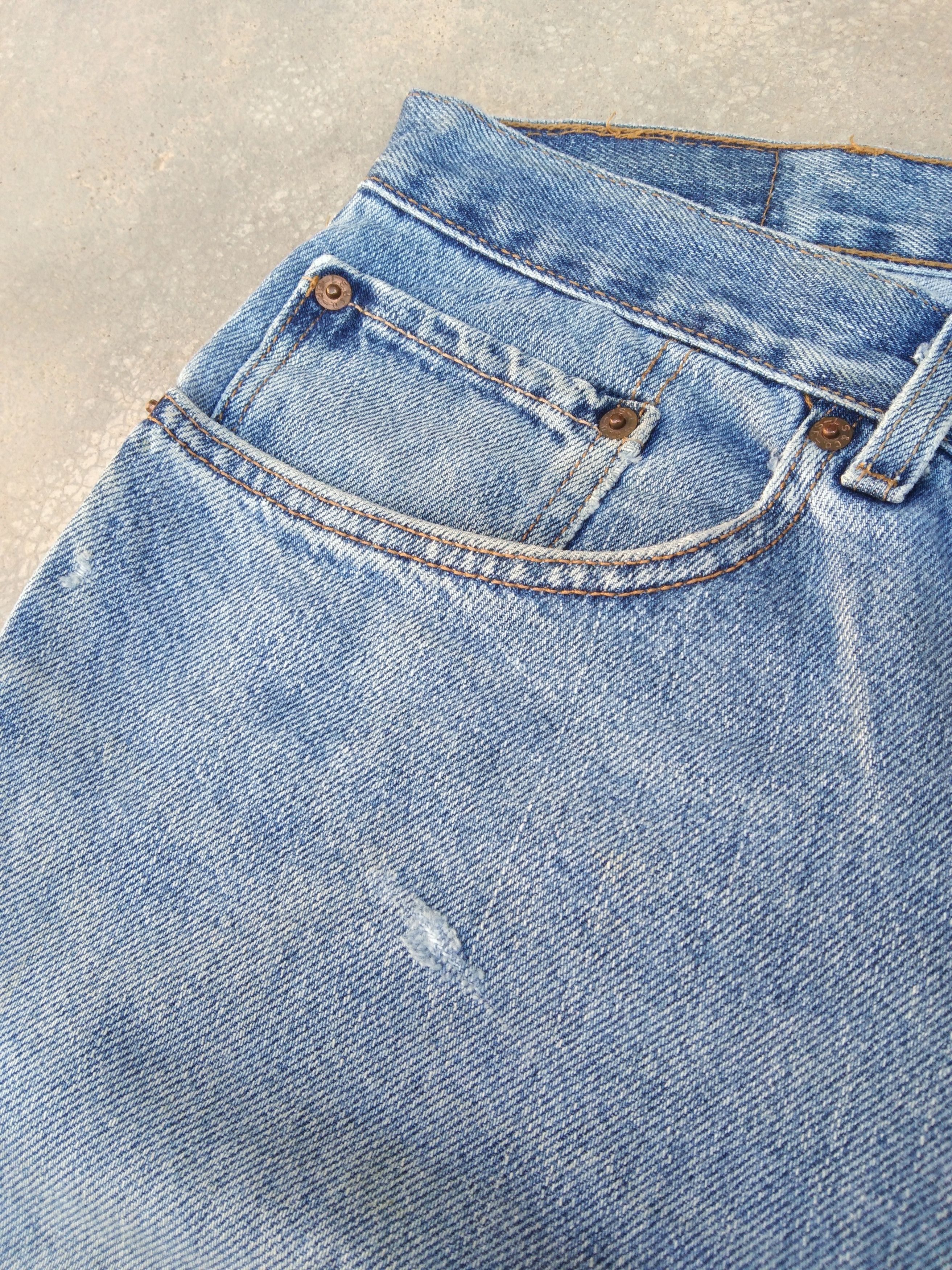 Levi's Vintage Levi's Jeans 560 Loose Baggy Distressed Denim 38x30 Size US 38 / EU 54 - 5 Thumbnail