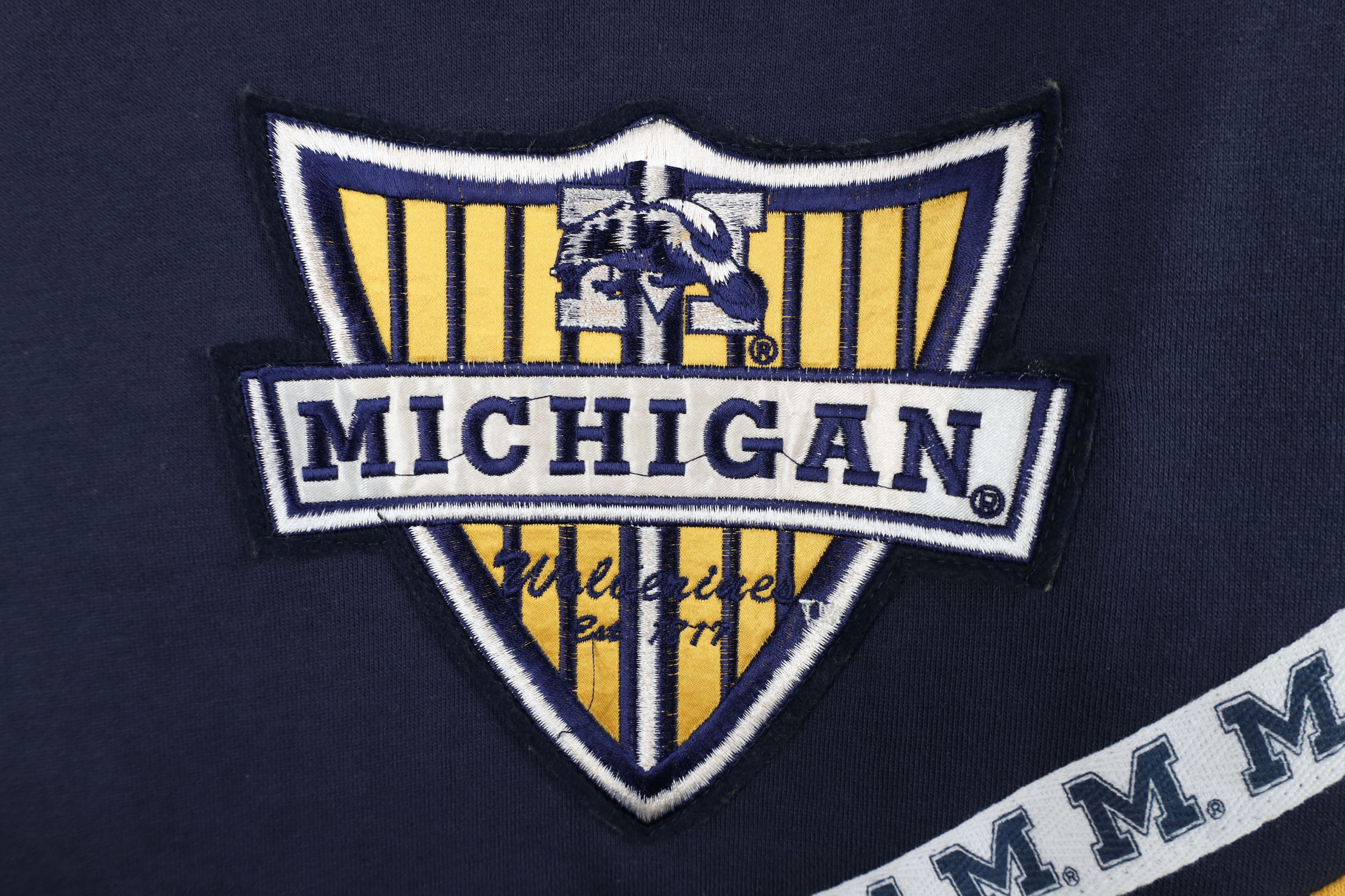 Vintage Deadstock Vintage University of Michigan Crest Sweatshirt Size US XXL / EU 58 / 5 - 6 Thumbnail