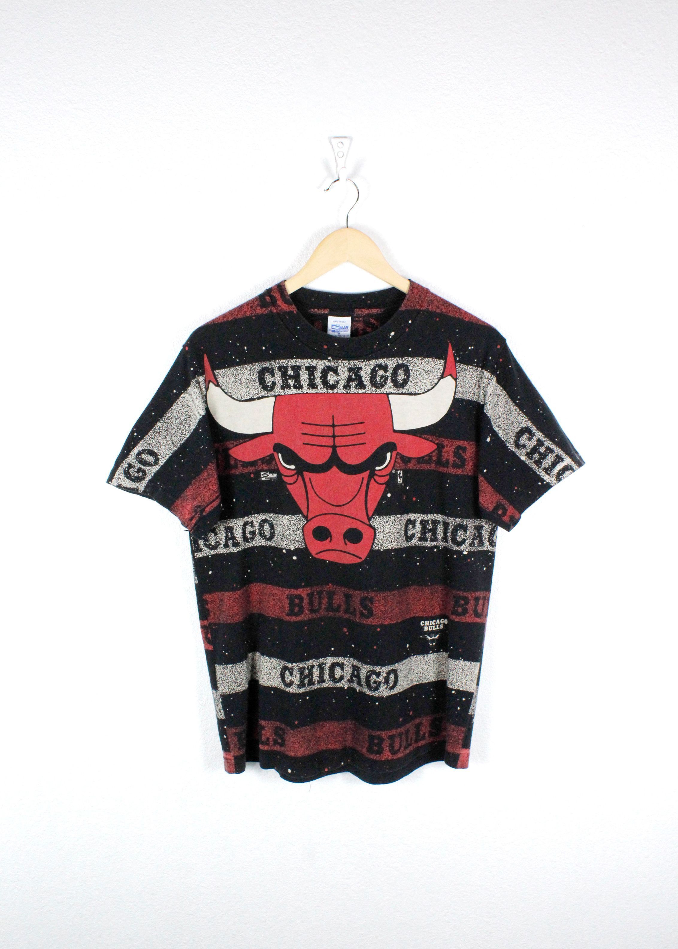 NBA Vintage Chicago Bulls All Over Printed Graphic Tee T-shirt Size US M / EU 48-50 / 2 - 1 Thumbnail