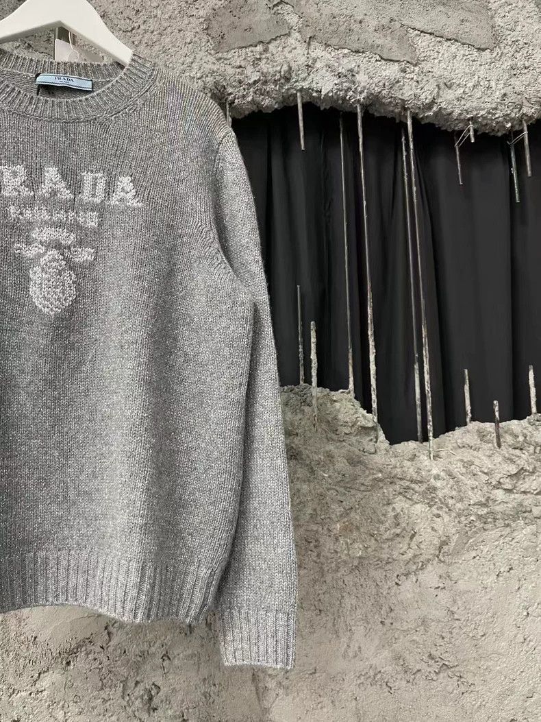 Prada Prada Size 38 Silver thread inlaid logo cashmere sweater si Size US XS / EU 42 / 0 - 4 Thumbnail