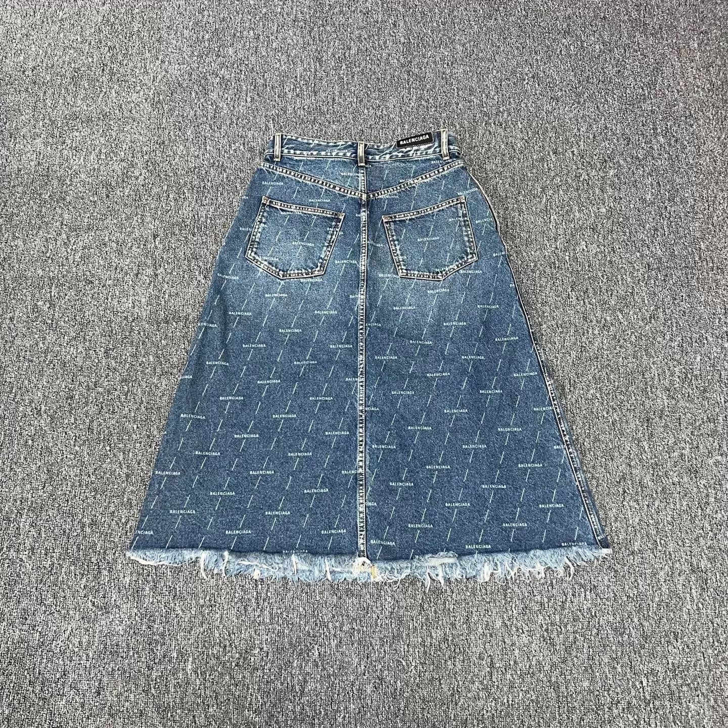 Balenciaga Balenciaga Allover Fringe Hem Washed Denim Skirt Size 26" / US 2 / IT 38 - 2 Thumbnail