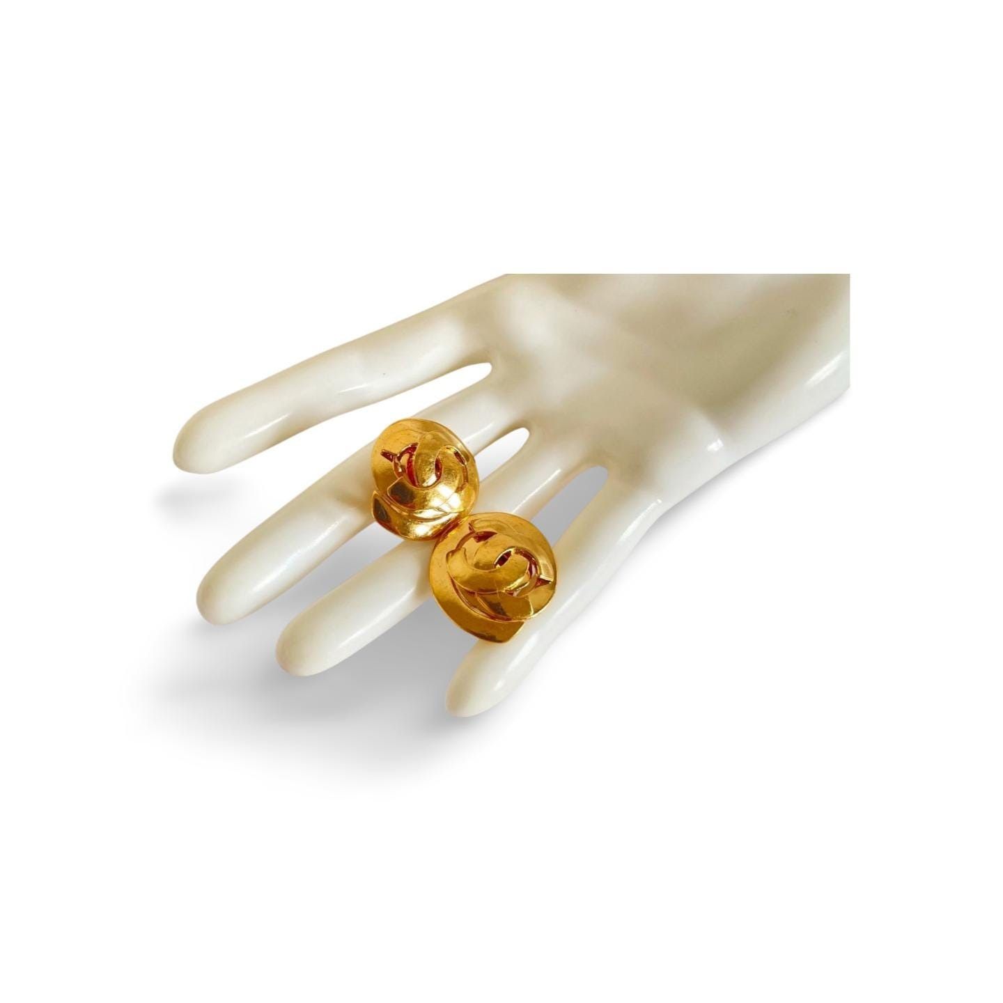 Chanel Vintage CHANEL gold tone round snail design earrings with CC Size ONE SIZE - 6 Thumbnail