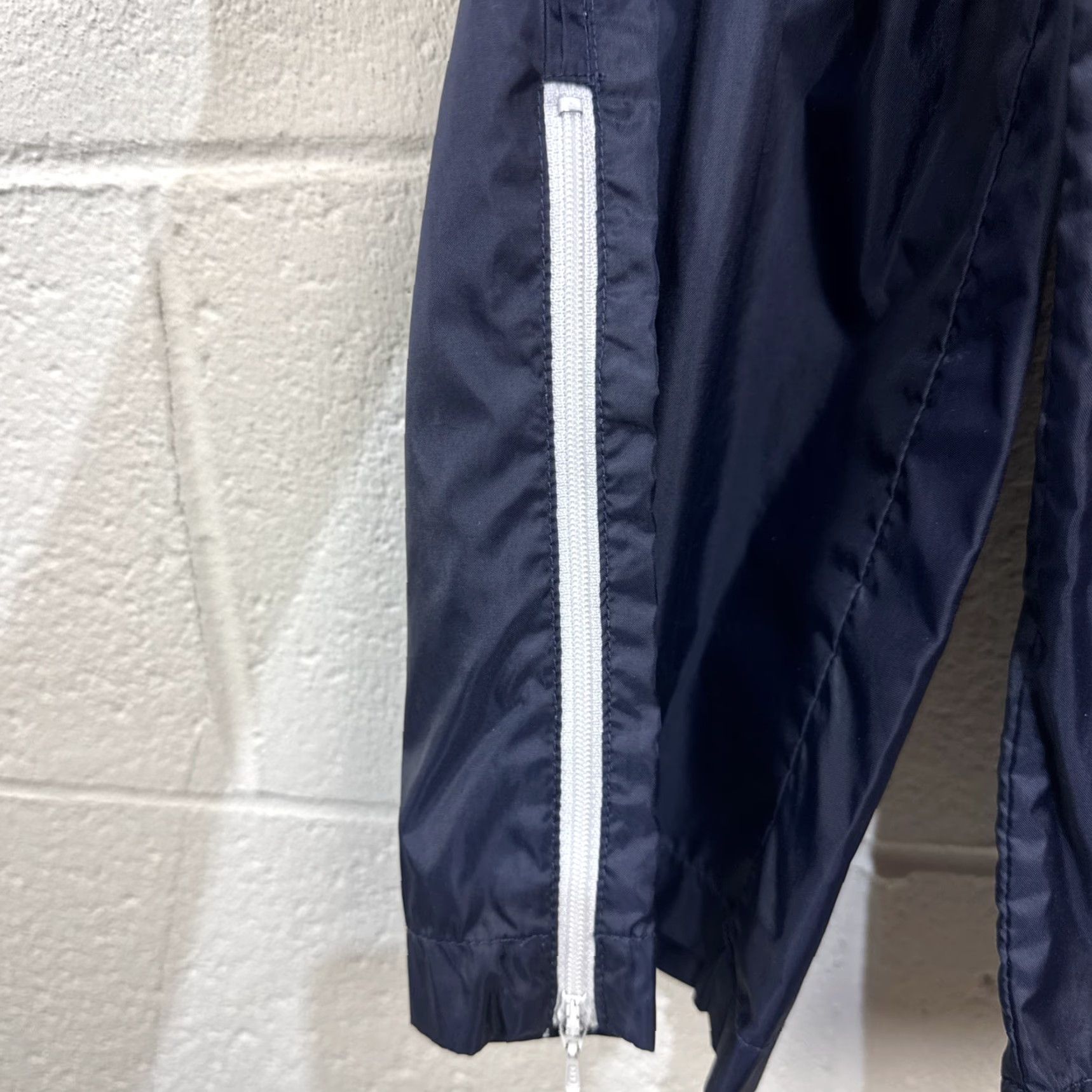 Nike VINTAGE Nike Women's L Windbreaker Warmup Swoosh Pants with Pockets, 00's, Blue, Regular Fit, 32 in Waist, 30 in Inseam Size 36" / US 14 / IT 50 - 7 Thumbnail