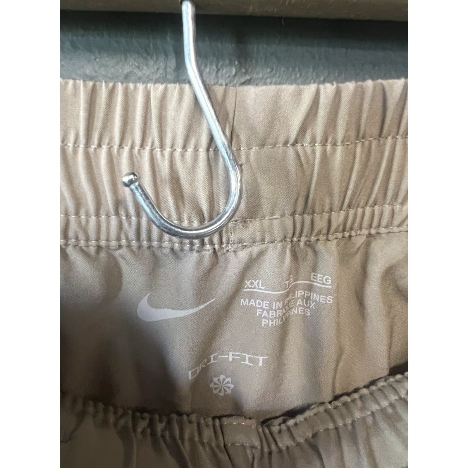 Nike Nike Sportswear Mens Athletic Shorts Drawstring 2XL Beige Shorts Men's Athletic Comfort/Activewear Size US 39 - 3 Thumbnail