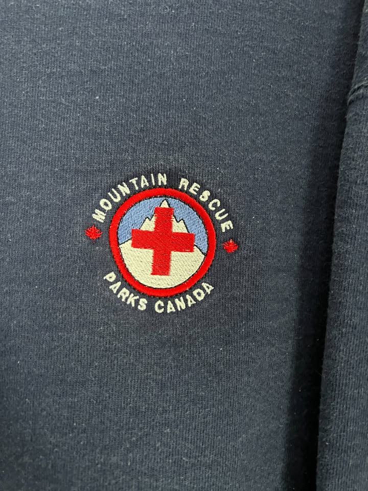 Fruit Of The Loom Vintage 90s Parks Canada Mountain Rescue Patch Sweatshirt Size US L / EU 52-54 / 3 - 4 Thumbnail
