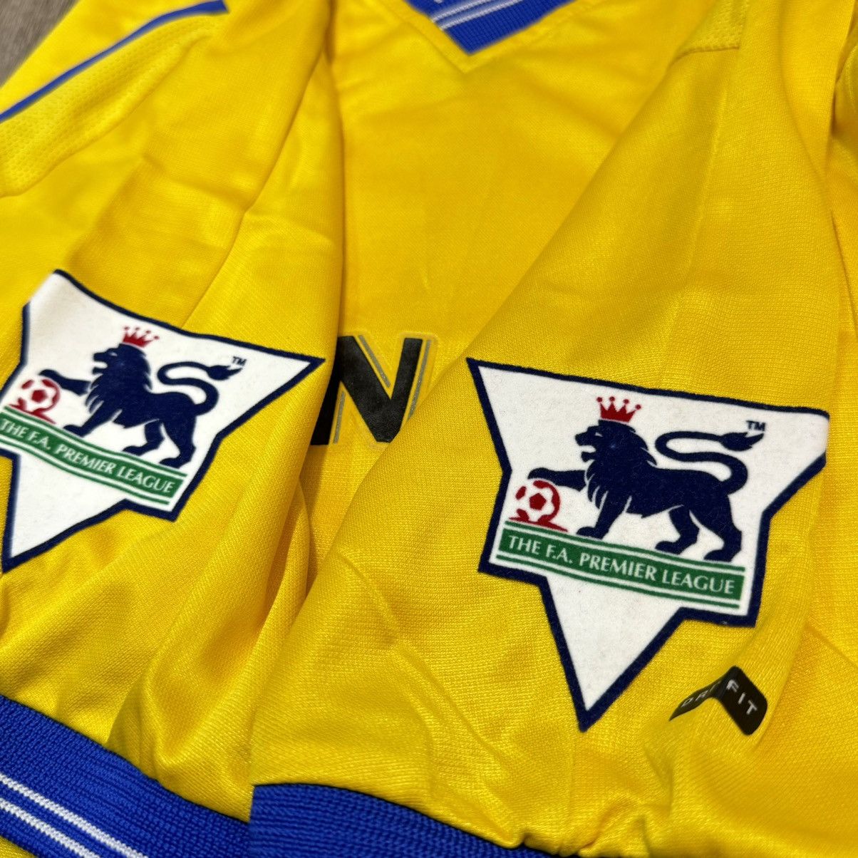 Nike Leeds United 00/02 away shirt #9 Viduka Size US S / EU 44-46 / 1 - 6 Thumbnail
