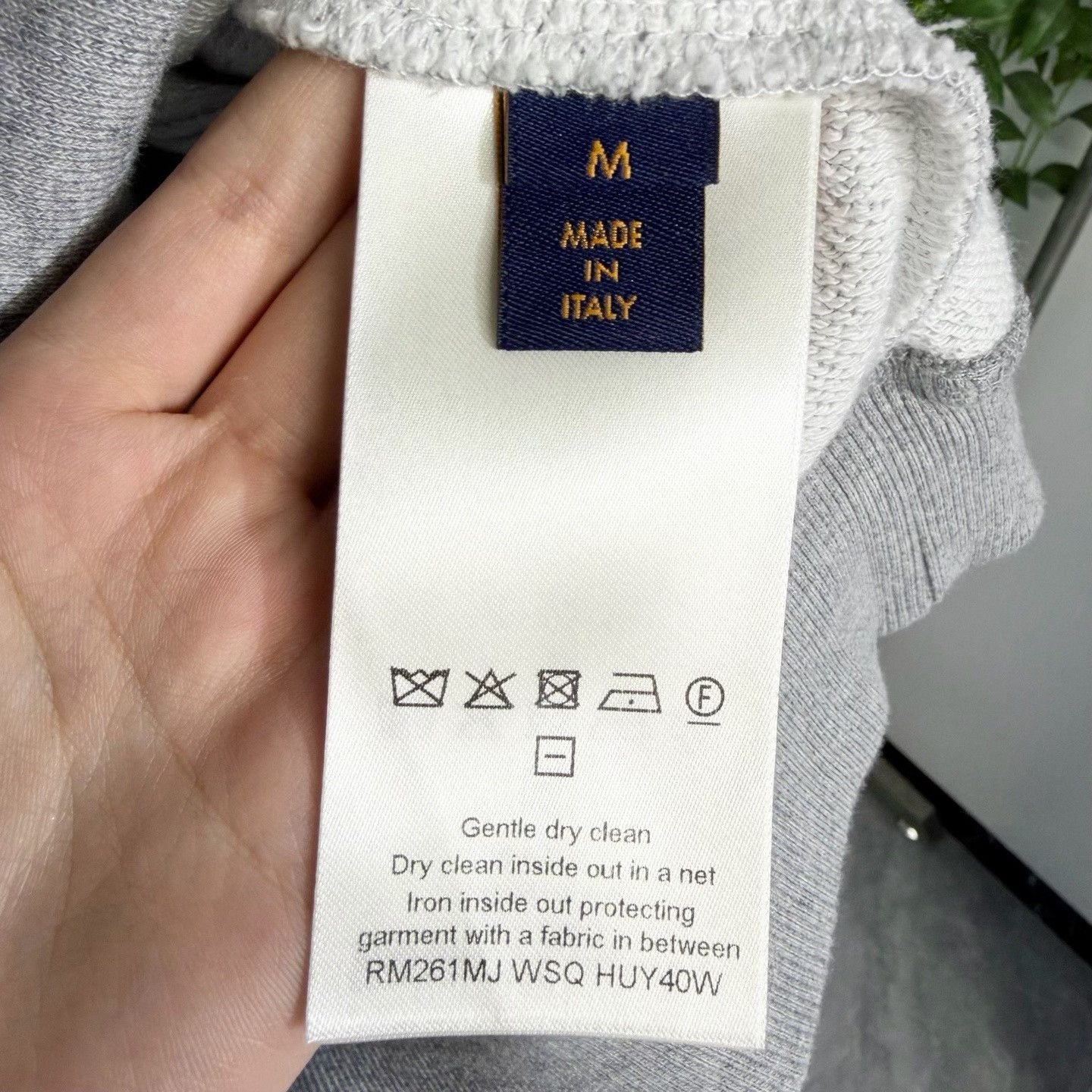 Louis Vuitton Louis Vuitton M Gray Logo Hoodie Size US M / EU 48-50 / 2 - 4 Thumbnail