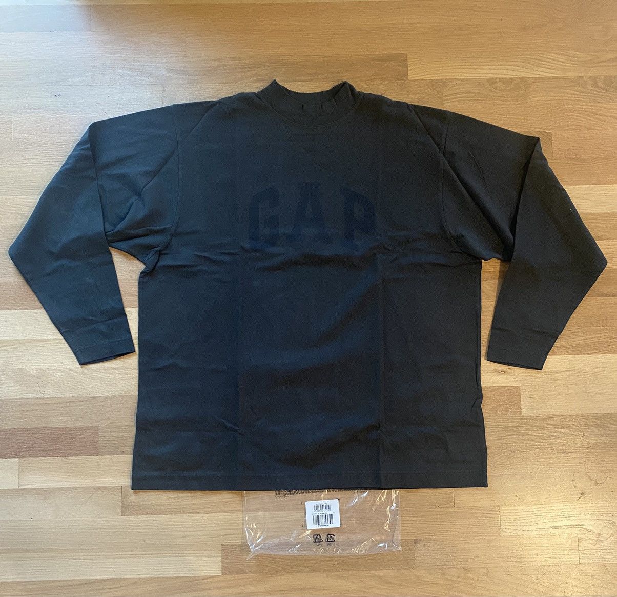 Balenciaga × Gap × Kanye West Yeezy Gap Engineered by Balenciaga Dove Longsleeve Tee Size US M / EU 48-50 / 2 - 3 Thumbnail