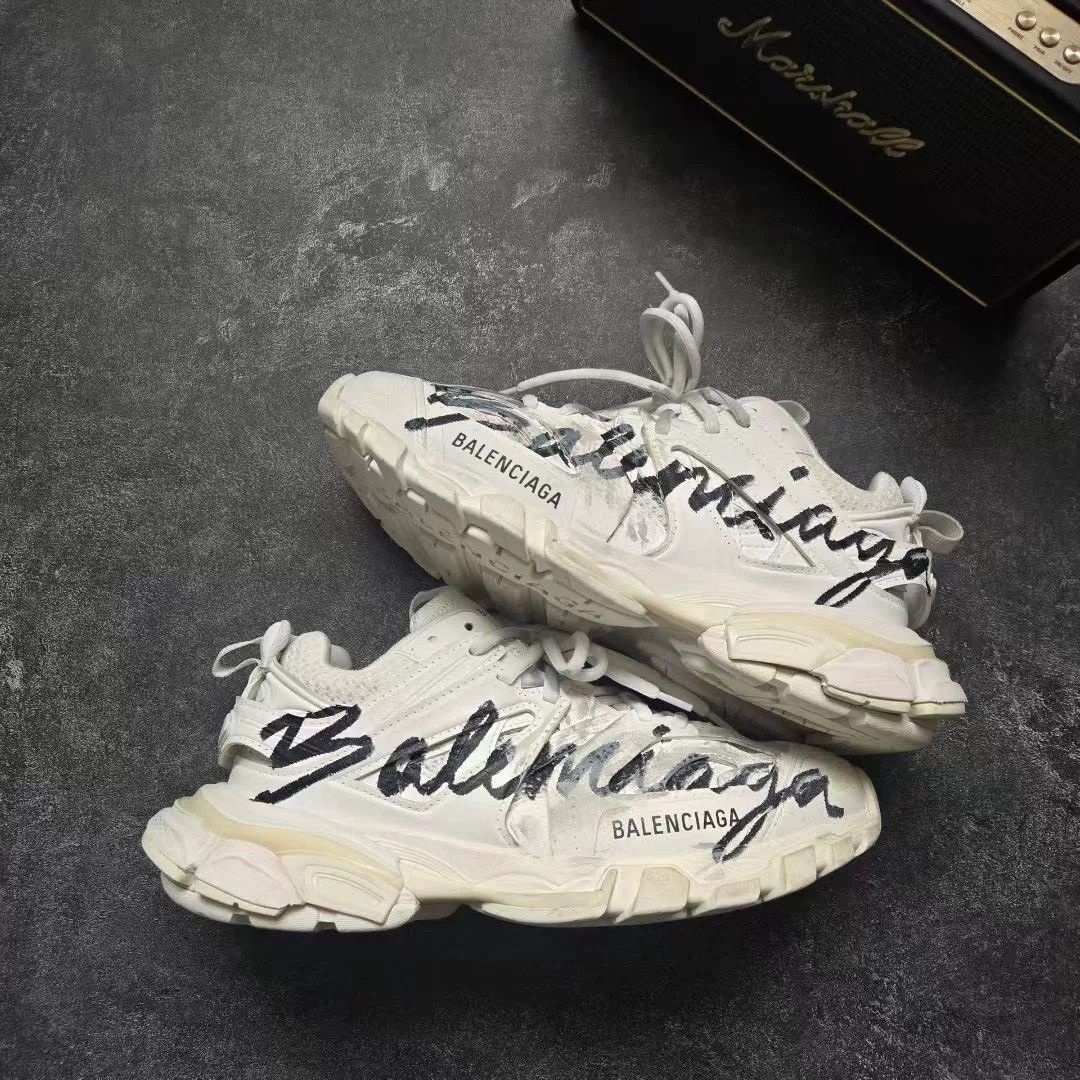 Balenciaga Balenciaga Graphic Lowtop Sneakers 38 Women Size US 7.5 / IT 37.5 - 1 Thumbnail