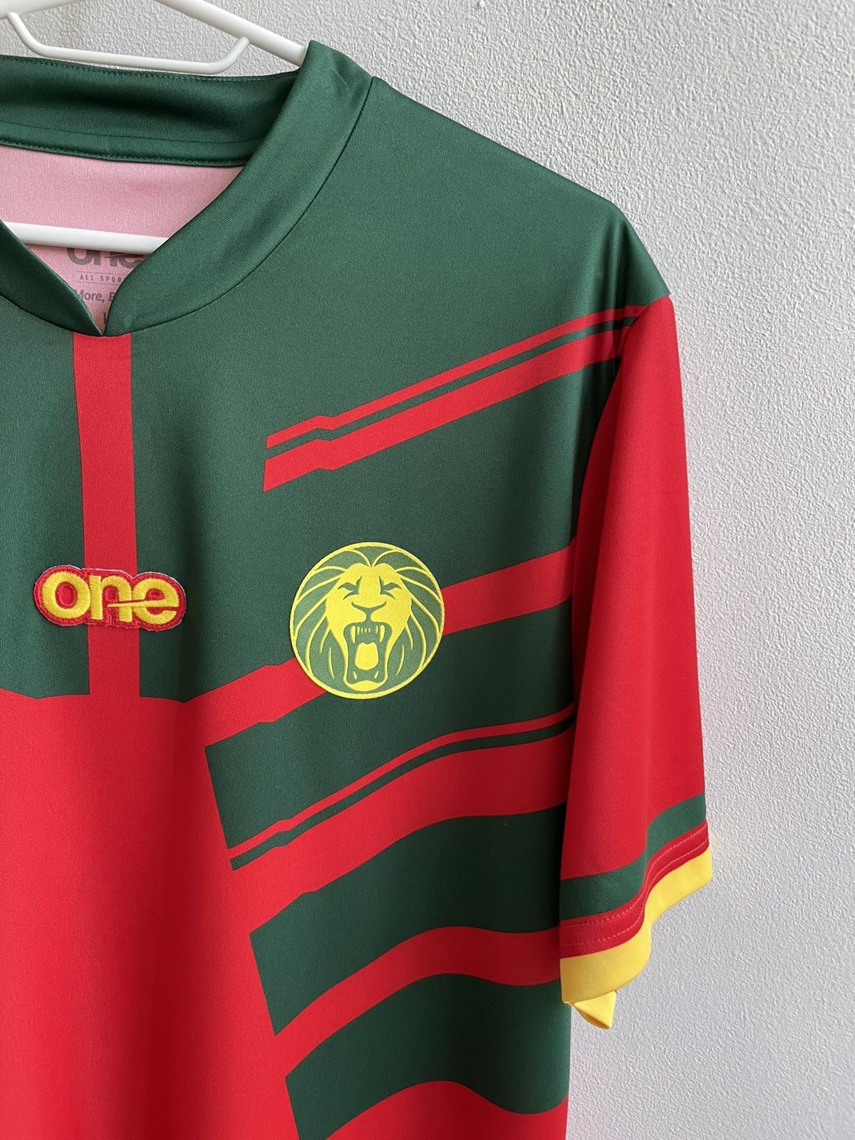 Vintage Cameroon 2022 2023 Away Football Shirt Soccer Jersey One Size US L / EU 52-54 / 3 - 5 Thumbnail