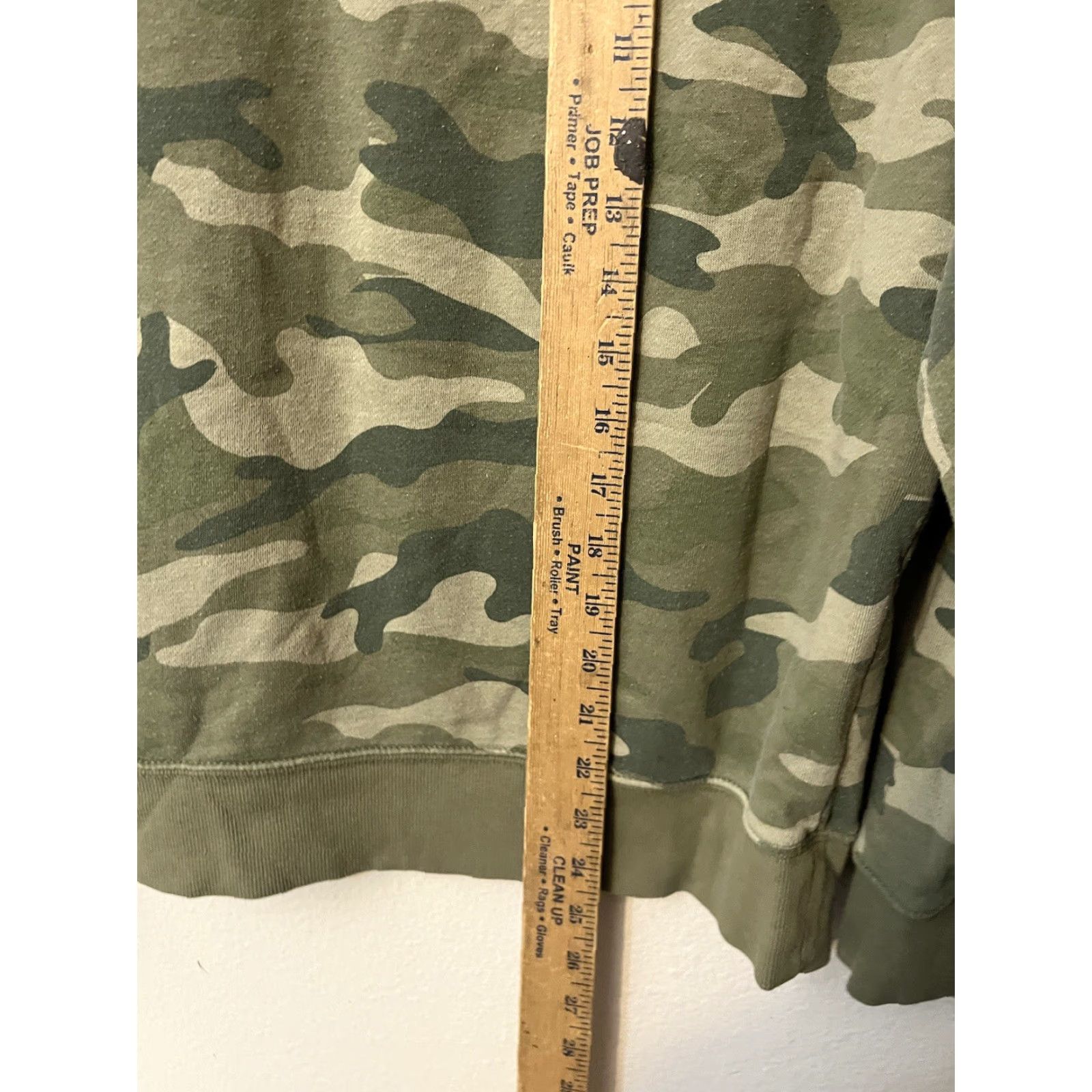 Old Navy Old Navy Sweatshirt Women’s Medium Green Camouflage Pullover Long Sleeve Size M / US 6-8 / IT 42-44 - 4 Thumbnail