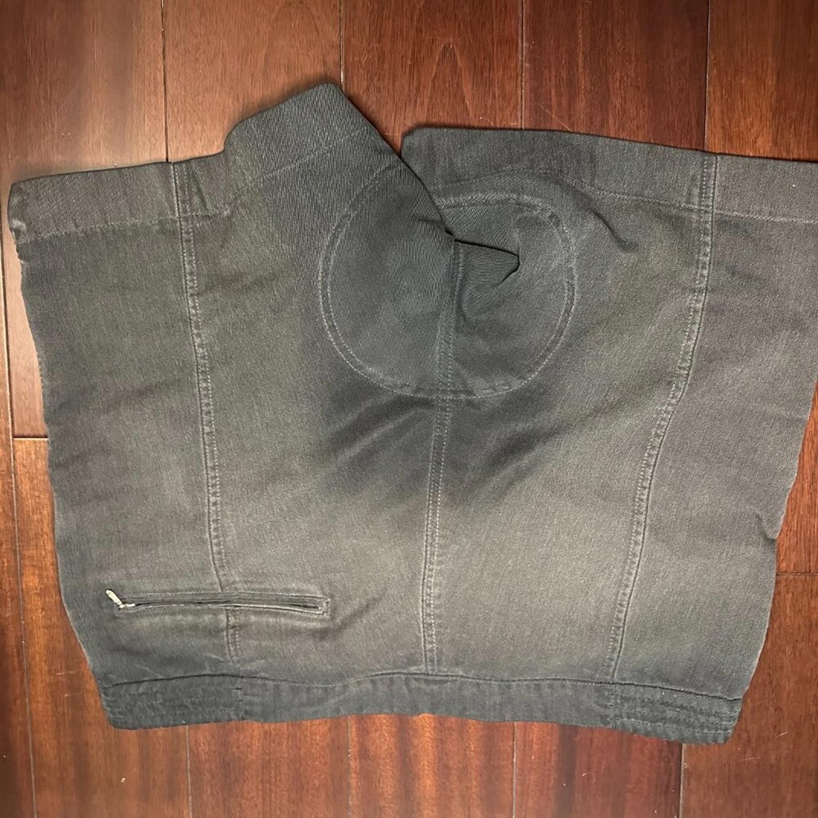 Nike Vintage pair of mens Nike Bike Riding shorts 6/10 condition Size US 34 / EU 50 - 3 Thumbnail