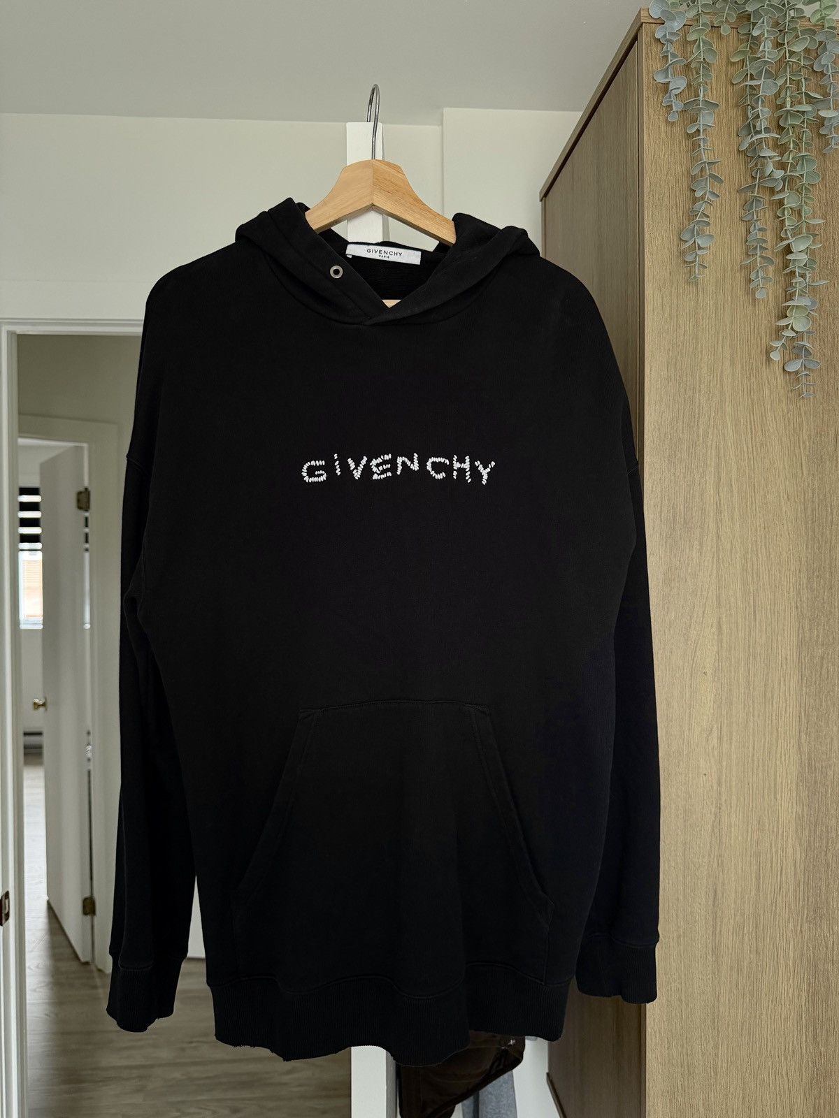 Givenchy Givenchy embroided logo hoodie Size US S / EU 44-46 / 1 - 1 Thumbnail