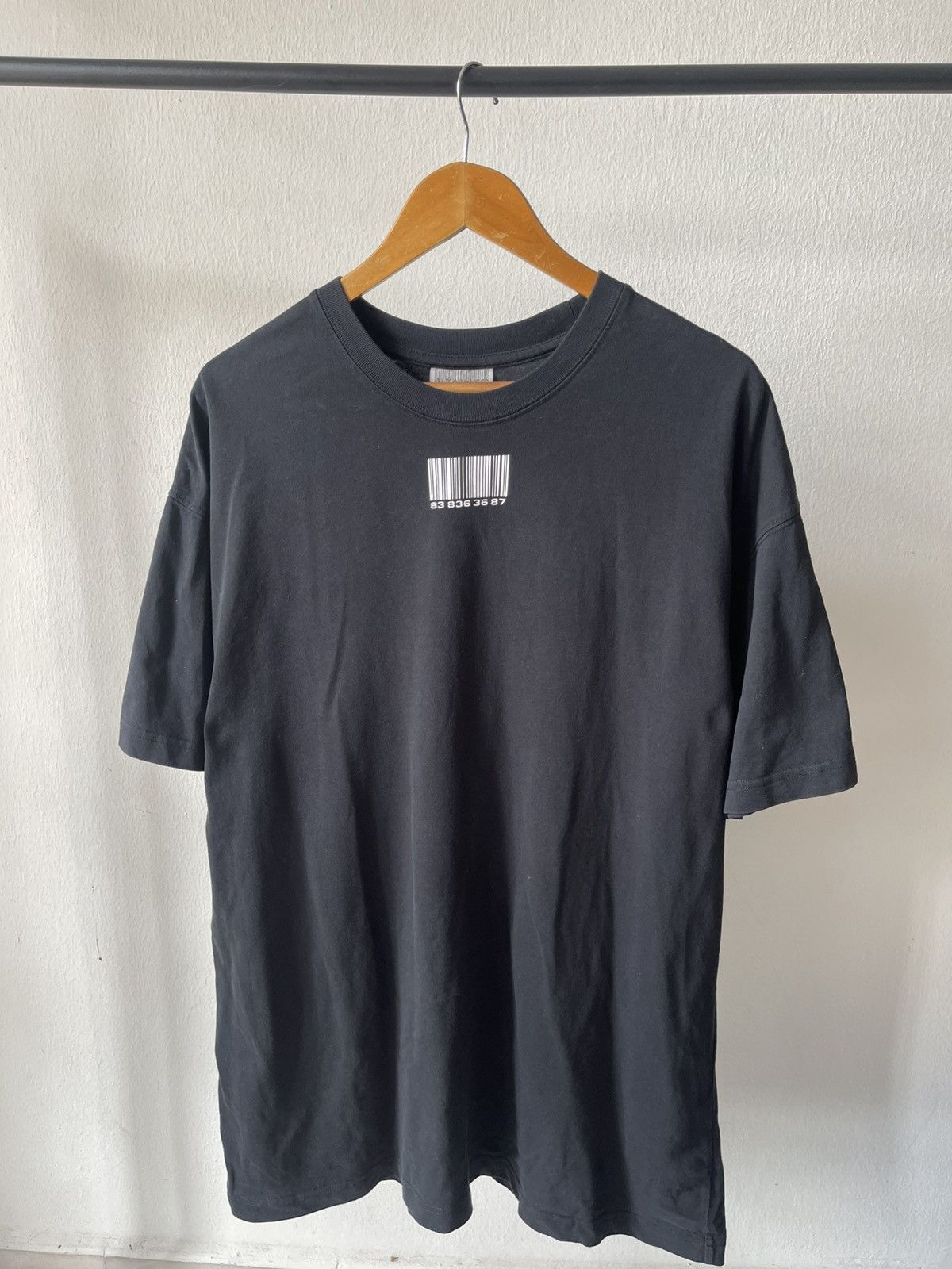 Vetements Vetement Barcode Tee Size US XL / EU 56 / 4 - 2 Thumbnail