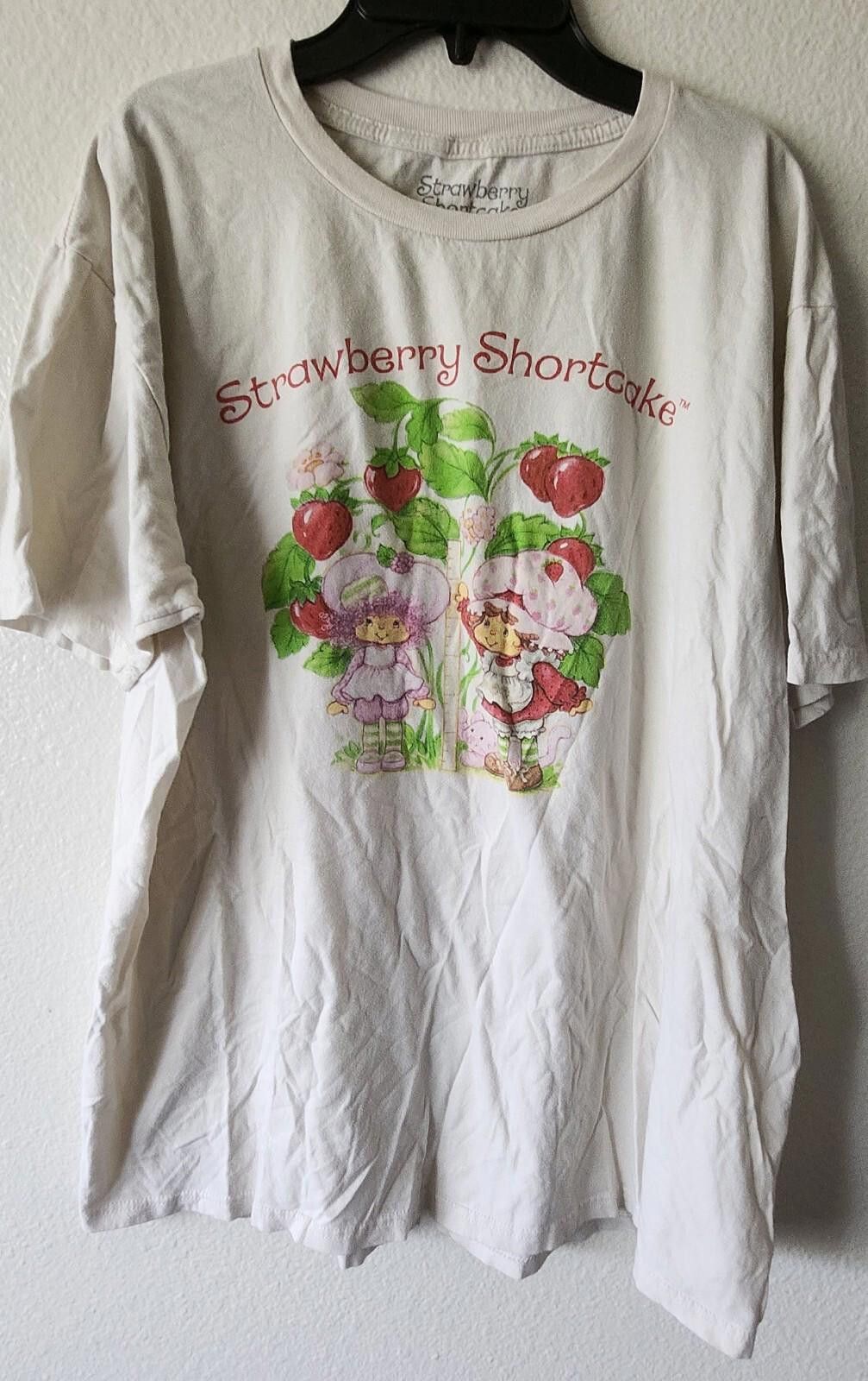 Designer NWOT STRAWBERRY SHORTCAKE & KITTY SIZE XLARGE SHORT-SLEEVE Size XL / US 12-14 / IT 48-50 - 1 Thumbnail